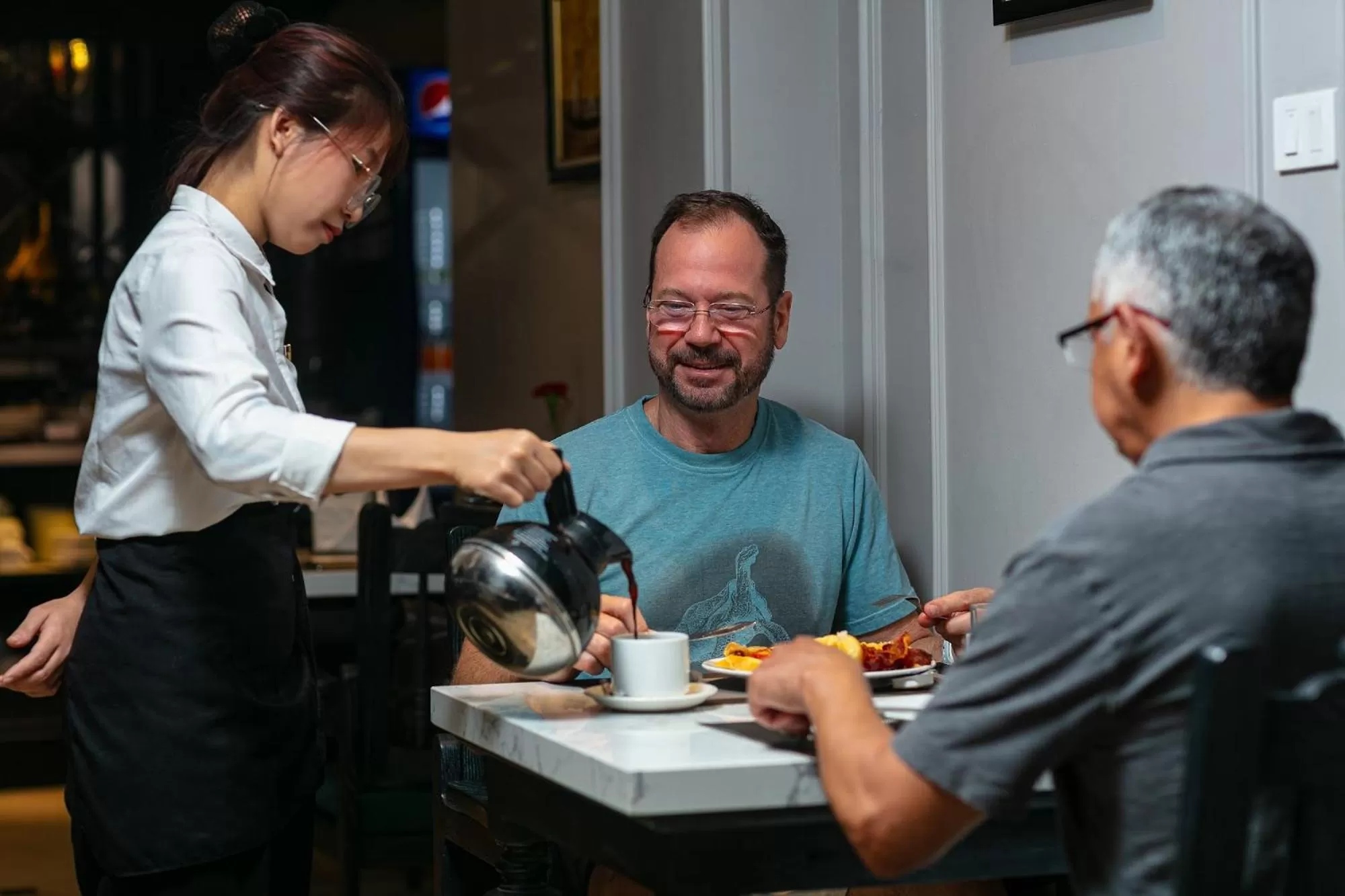 Restaurant/places to eat in Scent Premium Hotel