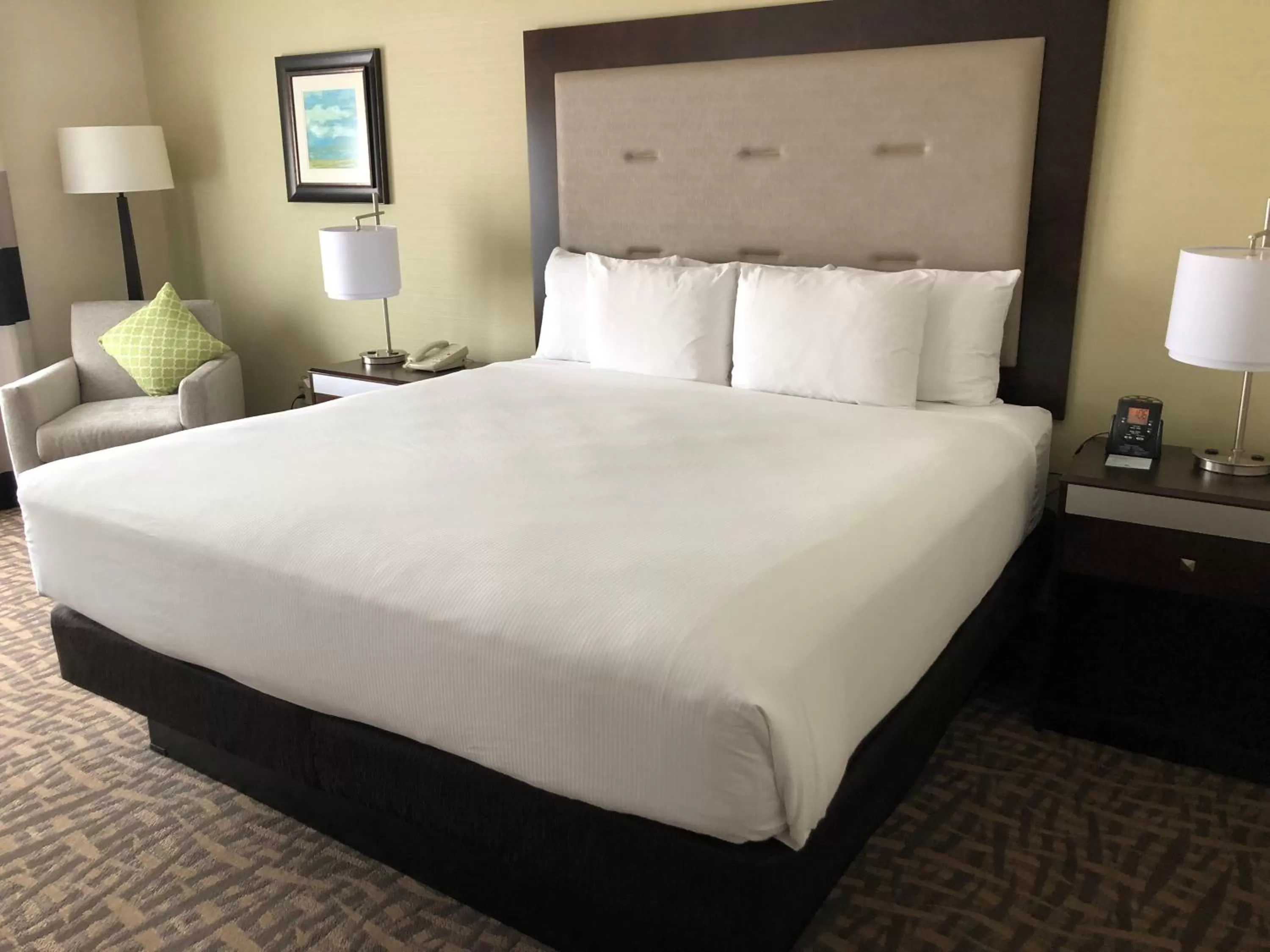 Bedroom, Bed in Wyndham Garden Buffalo Downtown