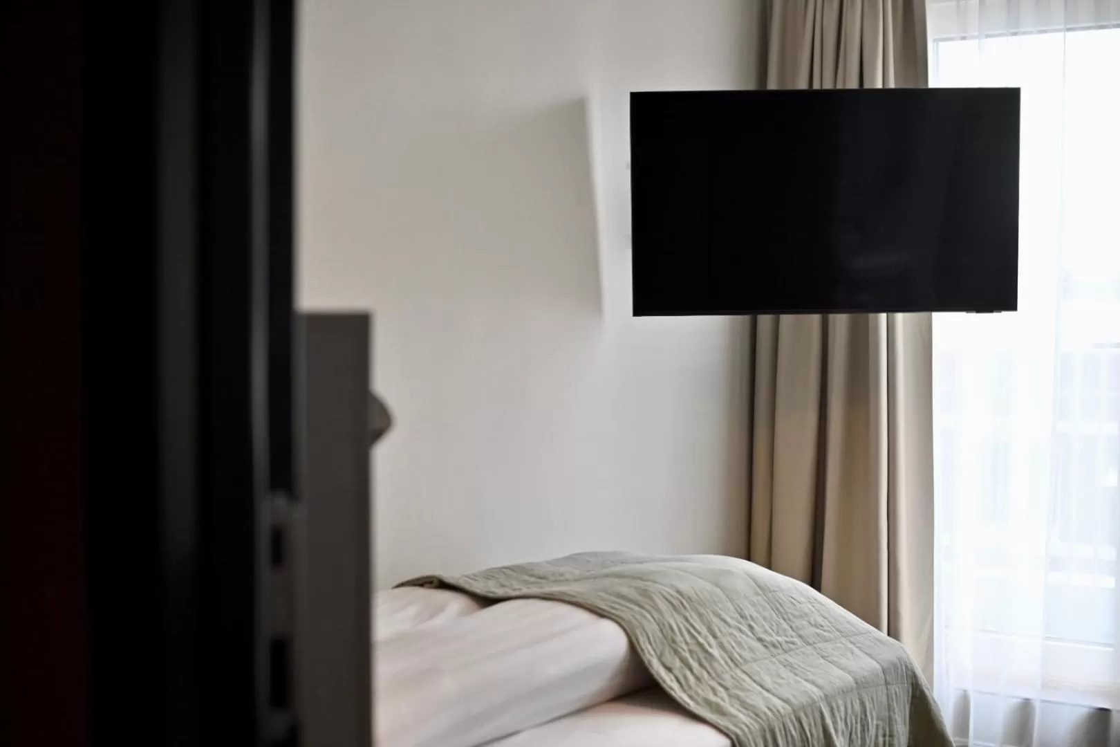 TV and multimedia, Bed in Hotel Local 101