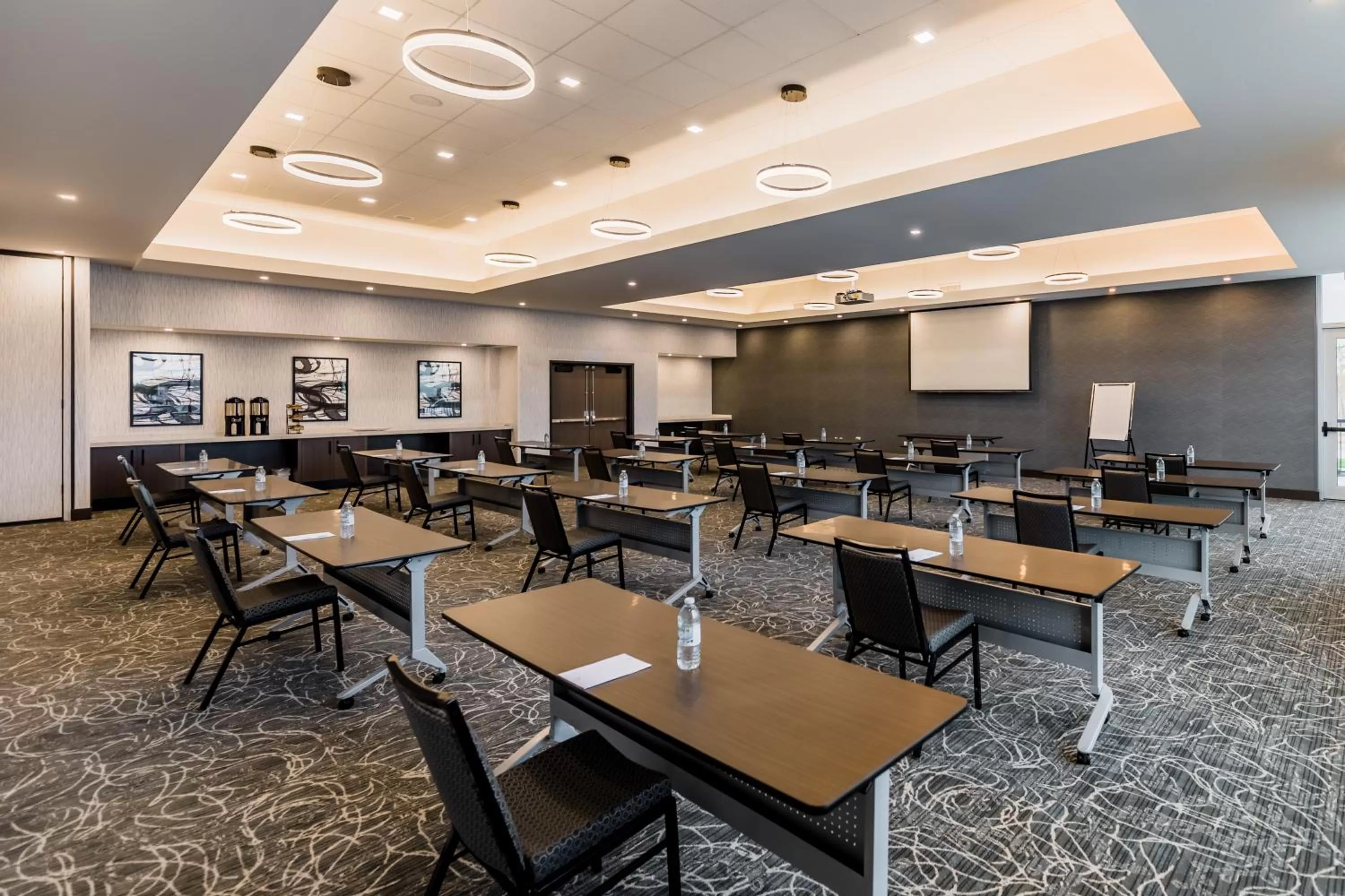 Meeting/conference room in Hyatt House Winnipeg South Outlet Collection