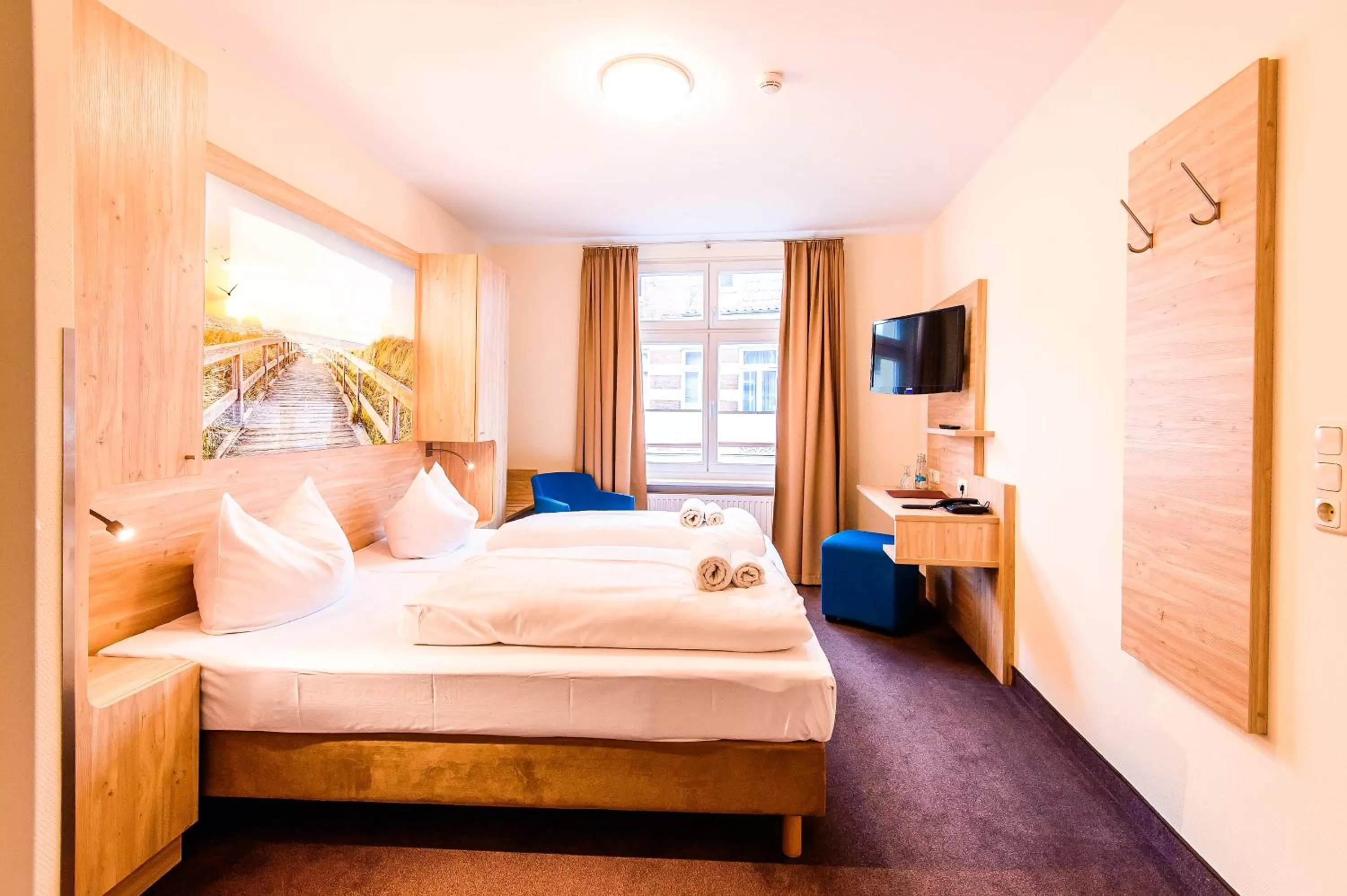 Photo of the whole room, Bed in Hotel Am Alten Hafen