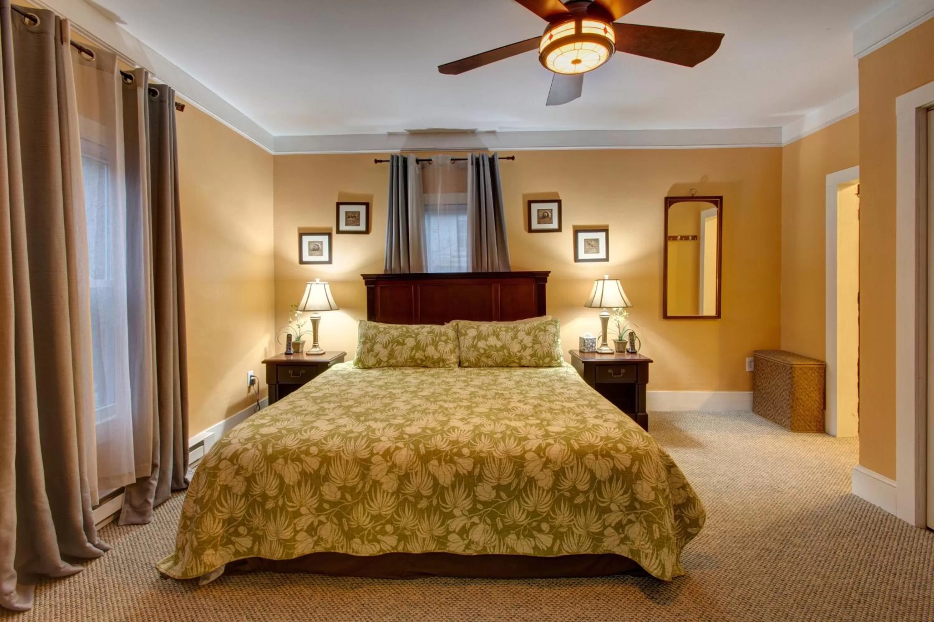 Bed in Starlite Motel & Suites