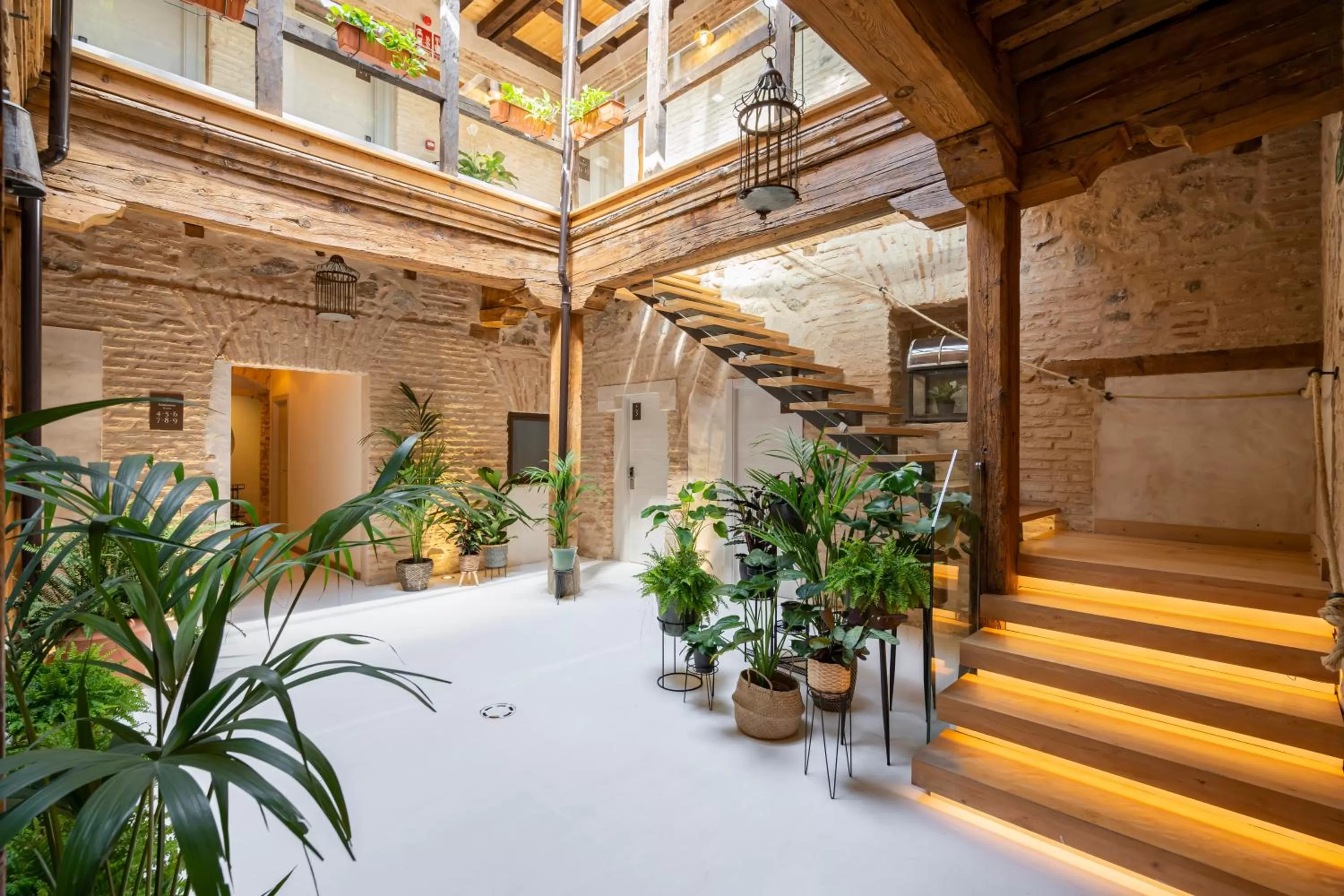 Property building in Dobo Azacanes Hostal