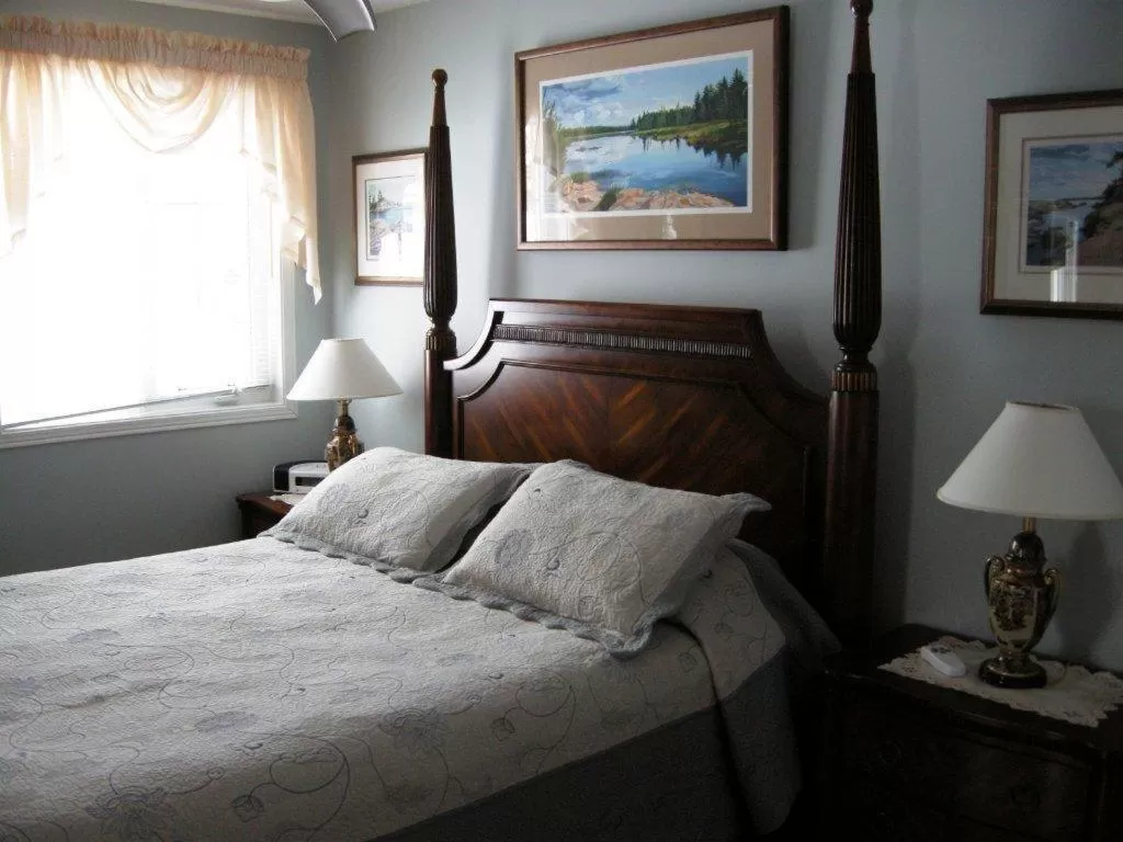 Bed in Tucked Inn the Harbour B&B