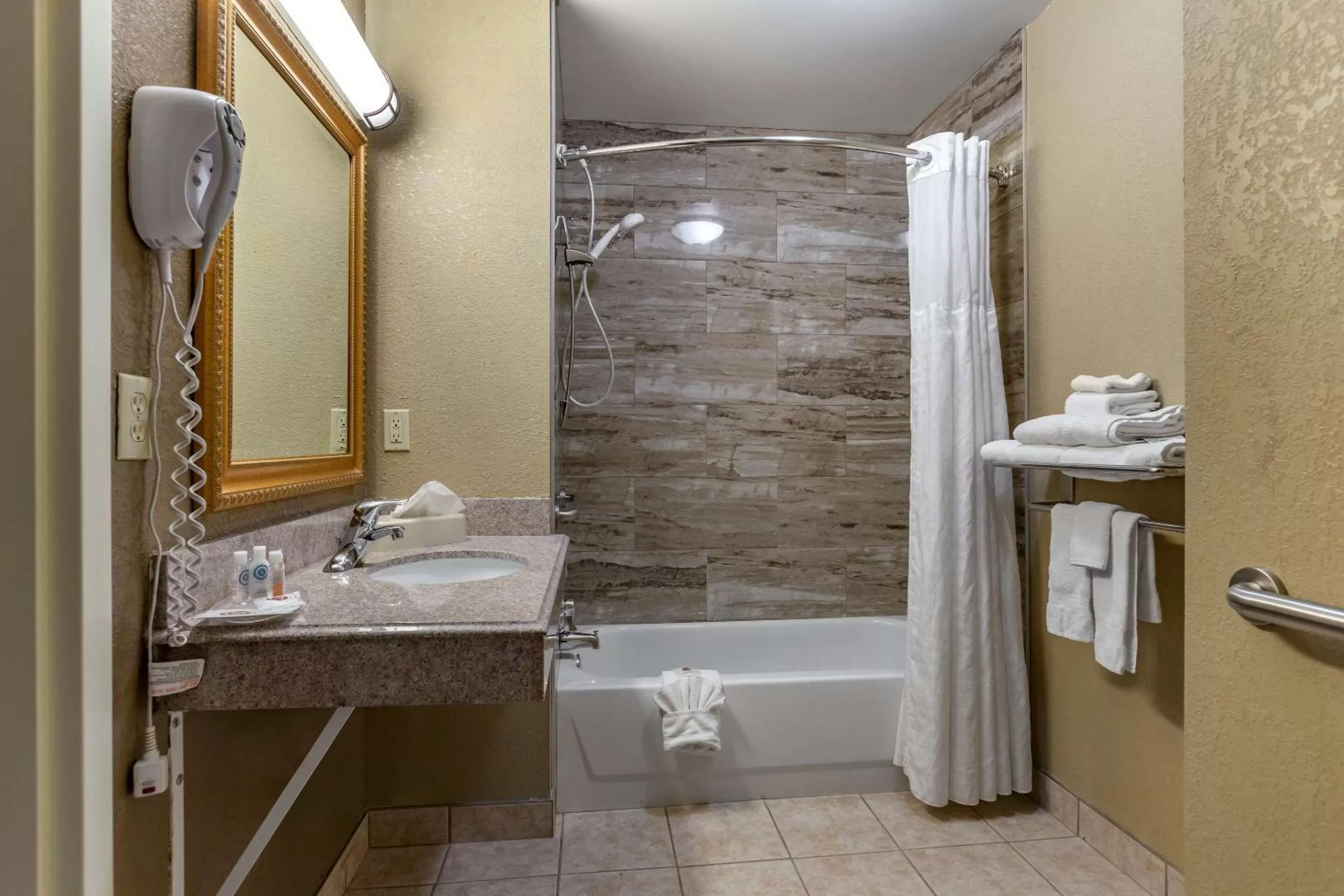 Bathroom in Comfort Suites Grand Rapids South