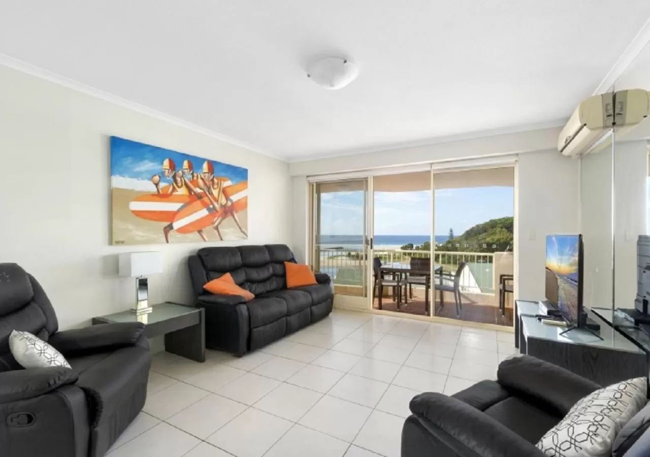 Deluxe Two-Bedroom Apartment with Ocean View in The Hill Apartments Currumbin Beach
