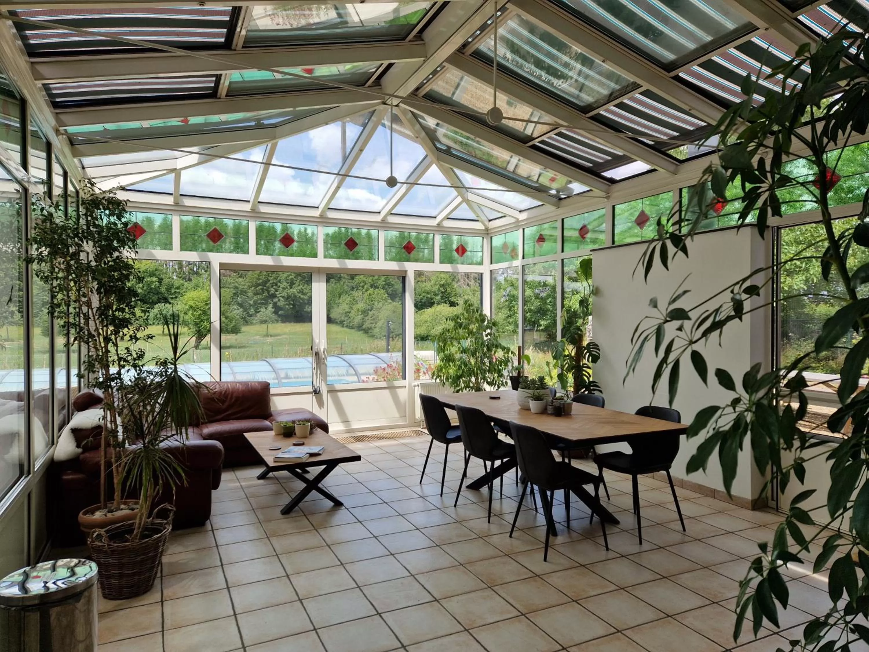 Seating area, Restaurant/Places to Eat in Habitat