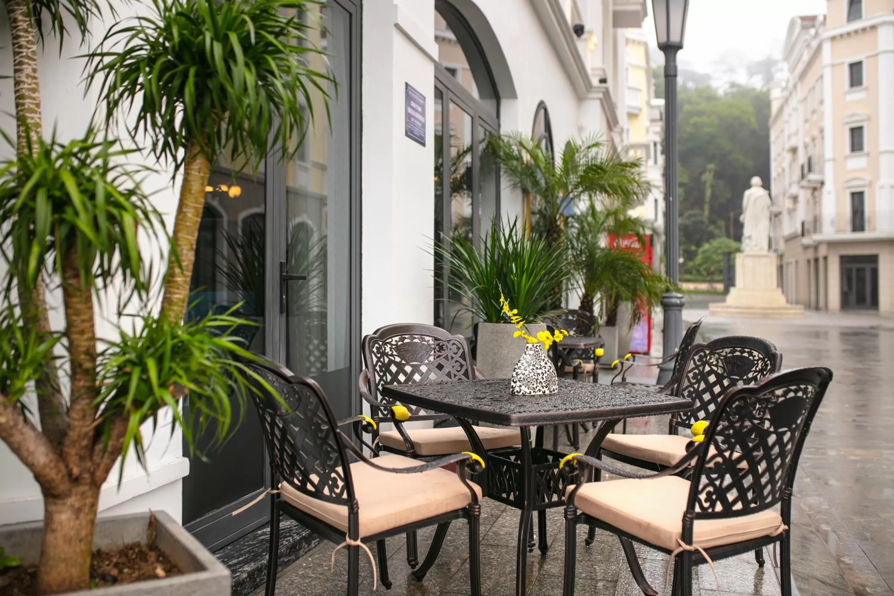 Balcony/Terrace in The Exquisite HaLong Hotel