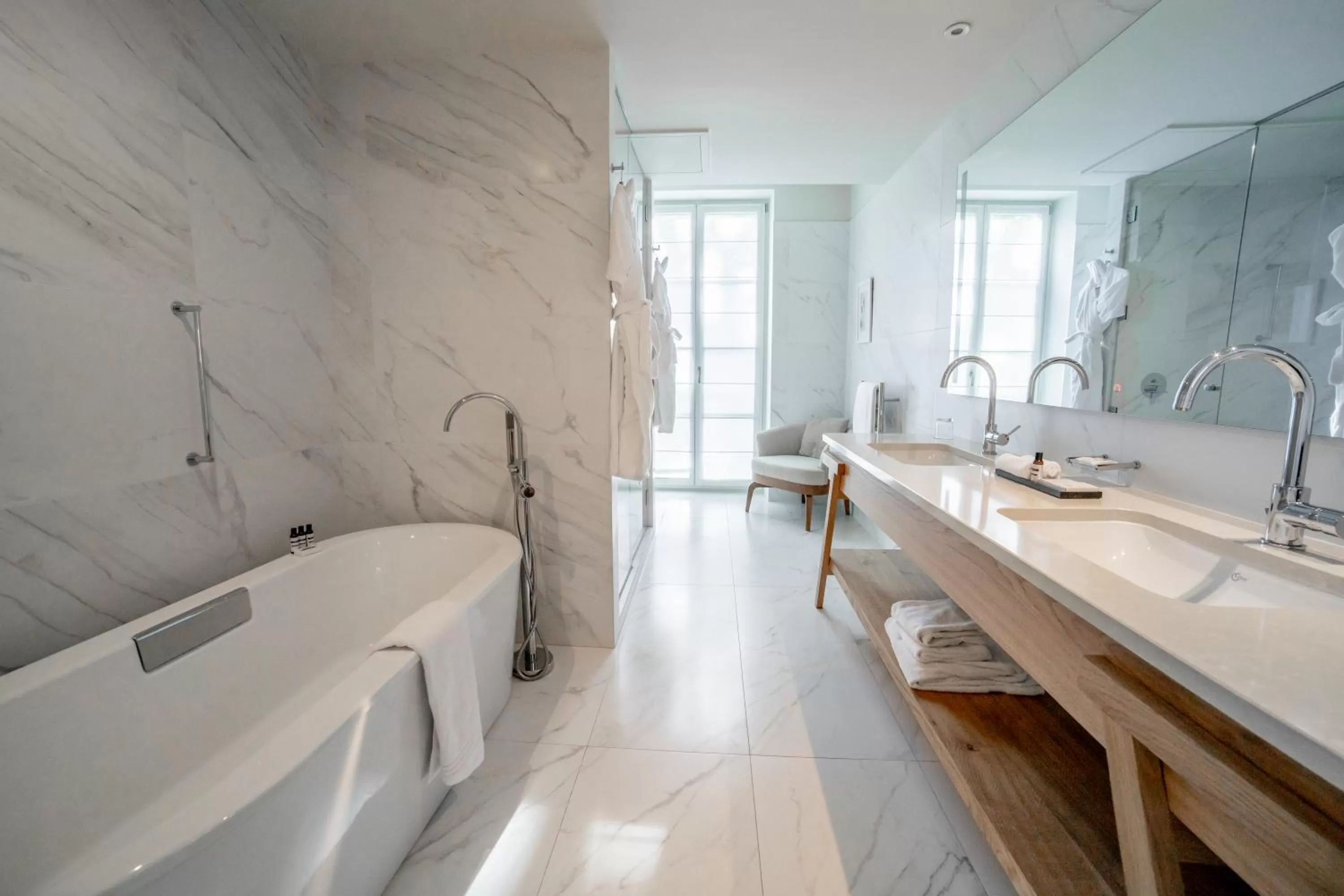 Shower in Le Grand Pavillon Chantilly