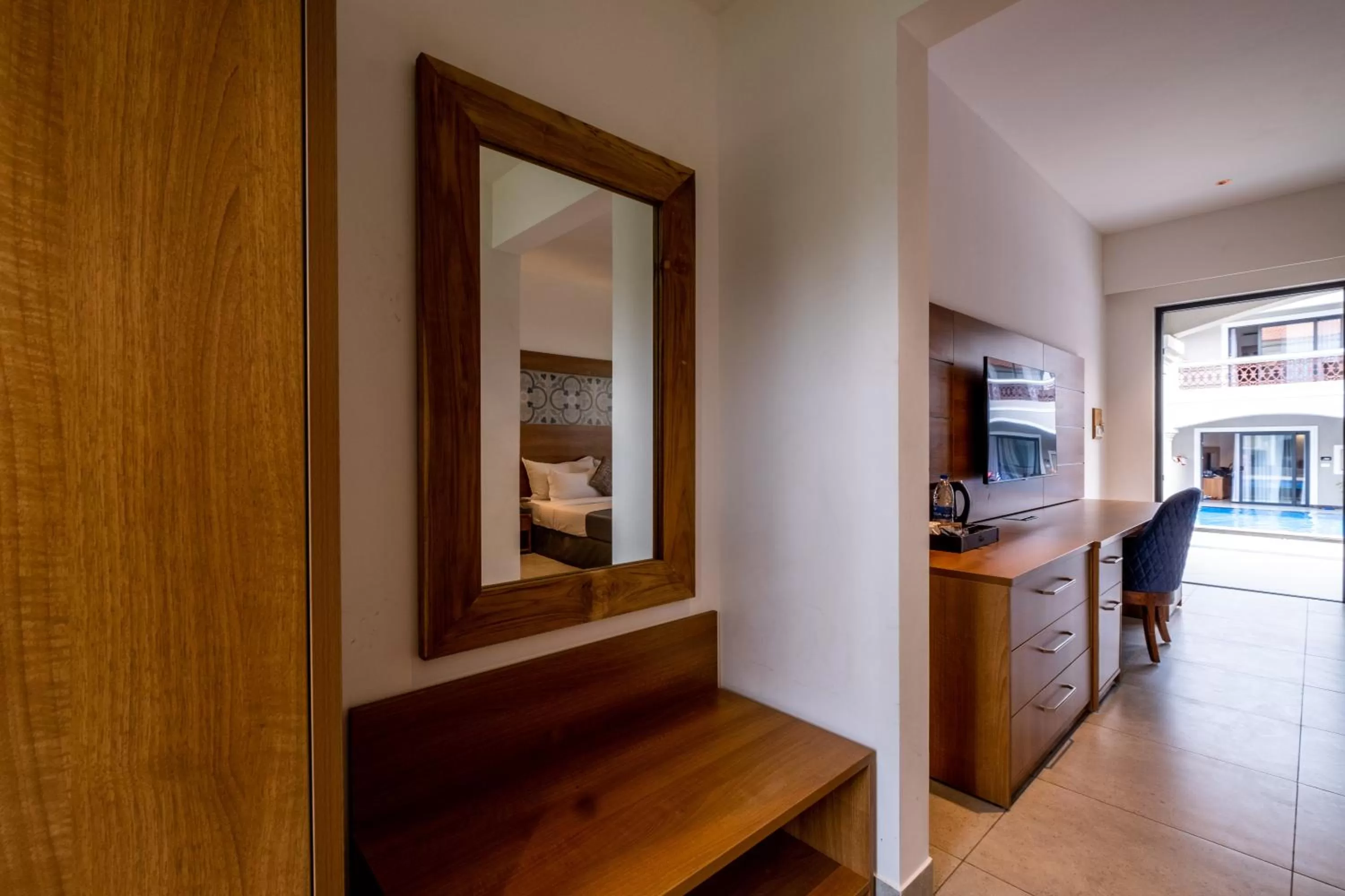 wardrobe, Kitchen/Kitchenette in Chalston Beach Resort