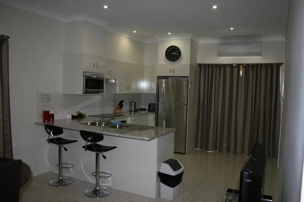 Kitchen or kitchenette in Noah's Mid City Motor Inn Muswellbrook