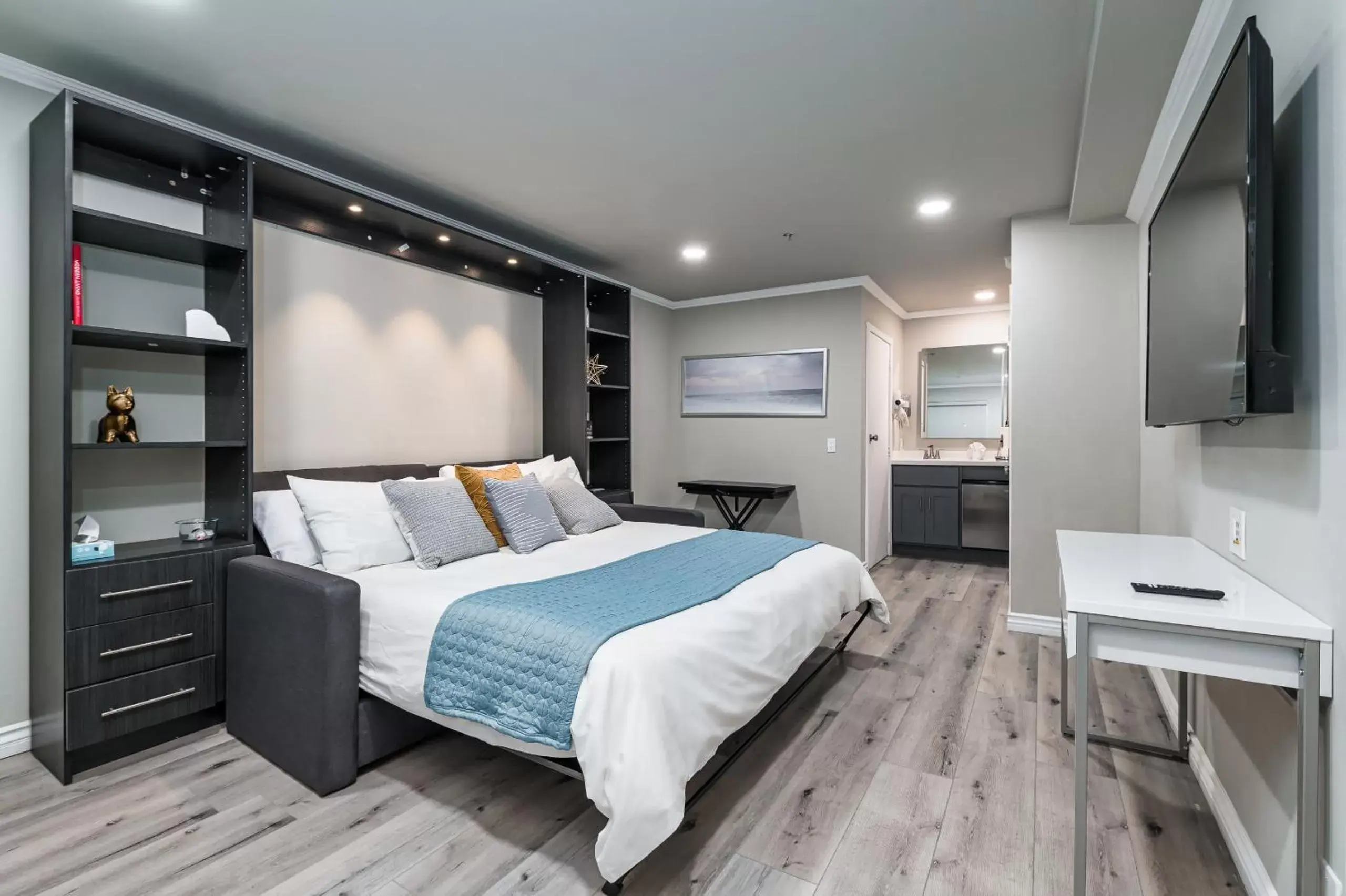 Deluxe King Room in Omeo Suites Deluxe King Room in Omeo Suites