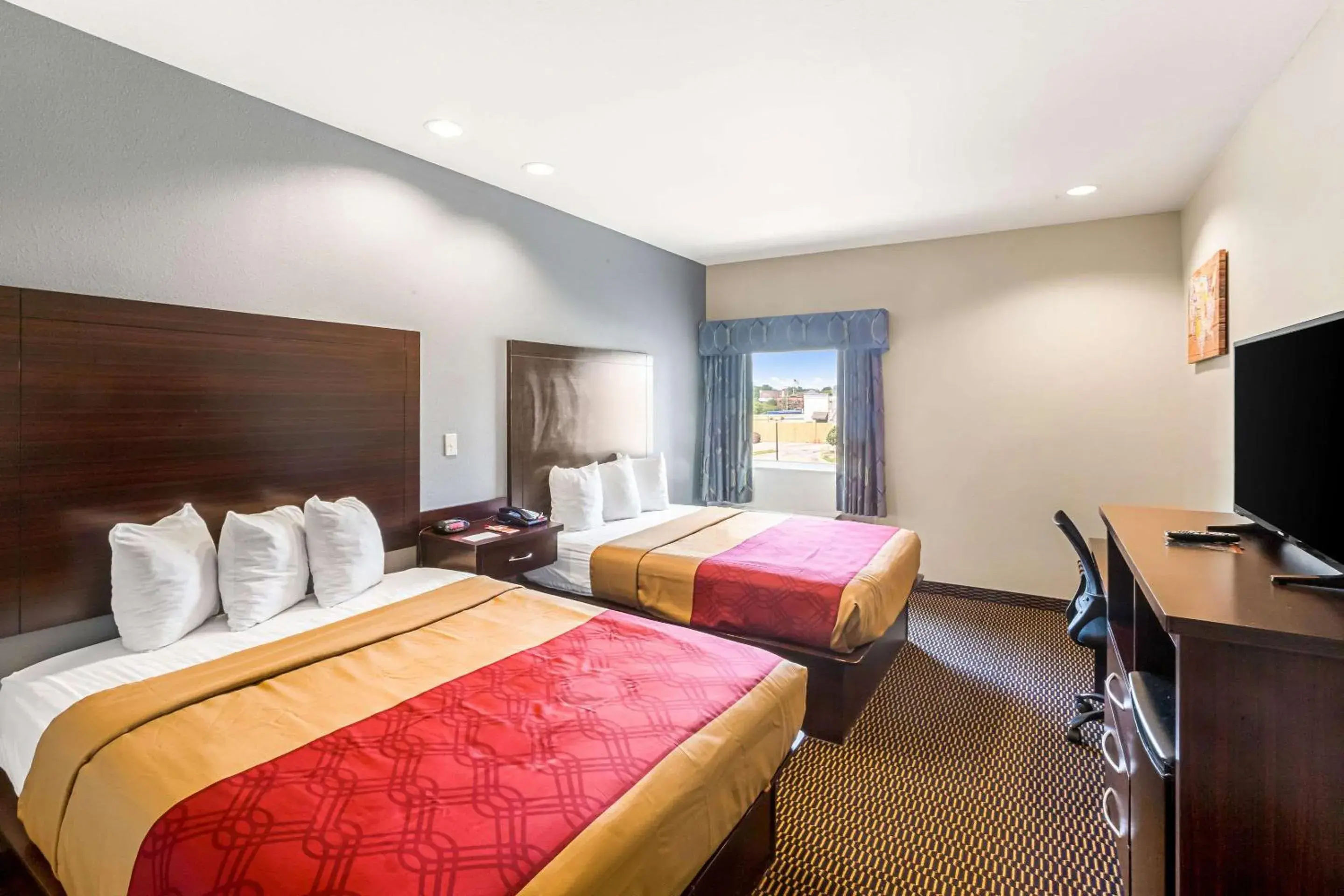 Queen Room with Two Queen Beds - Non-Smoking in Econo Lodge Baton Rouge University Area Queen Room with Two Queen Beds - Non-Smoking in Econo Lodge Baton Rouge University Area