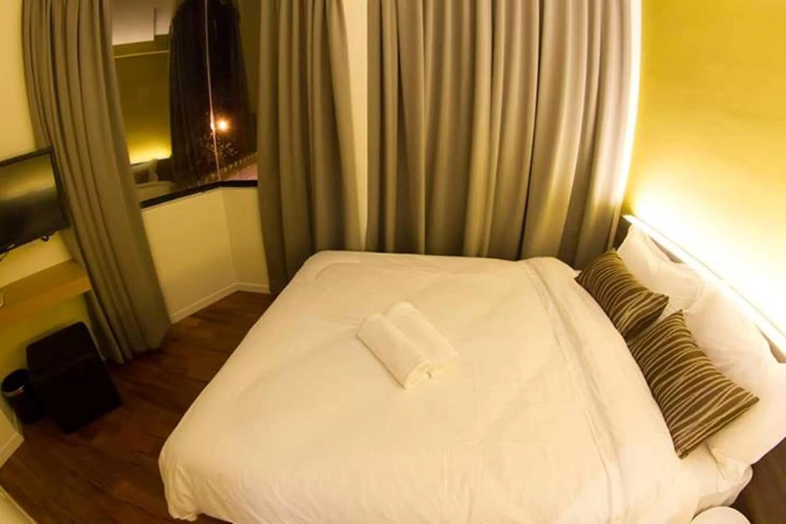 Photo of the whole room, Bed in Mood Hotel