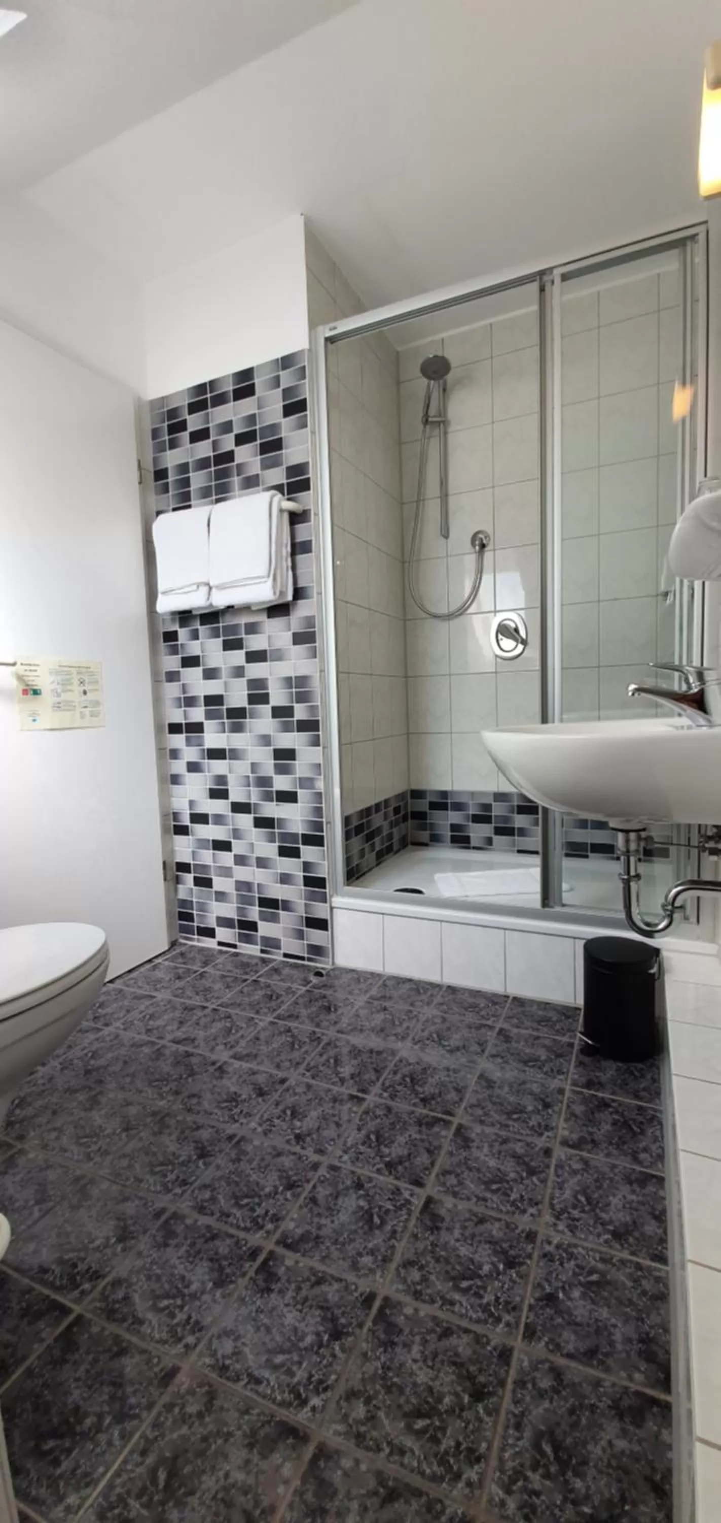 Bathroom in Hotel am Hillegosser Hof