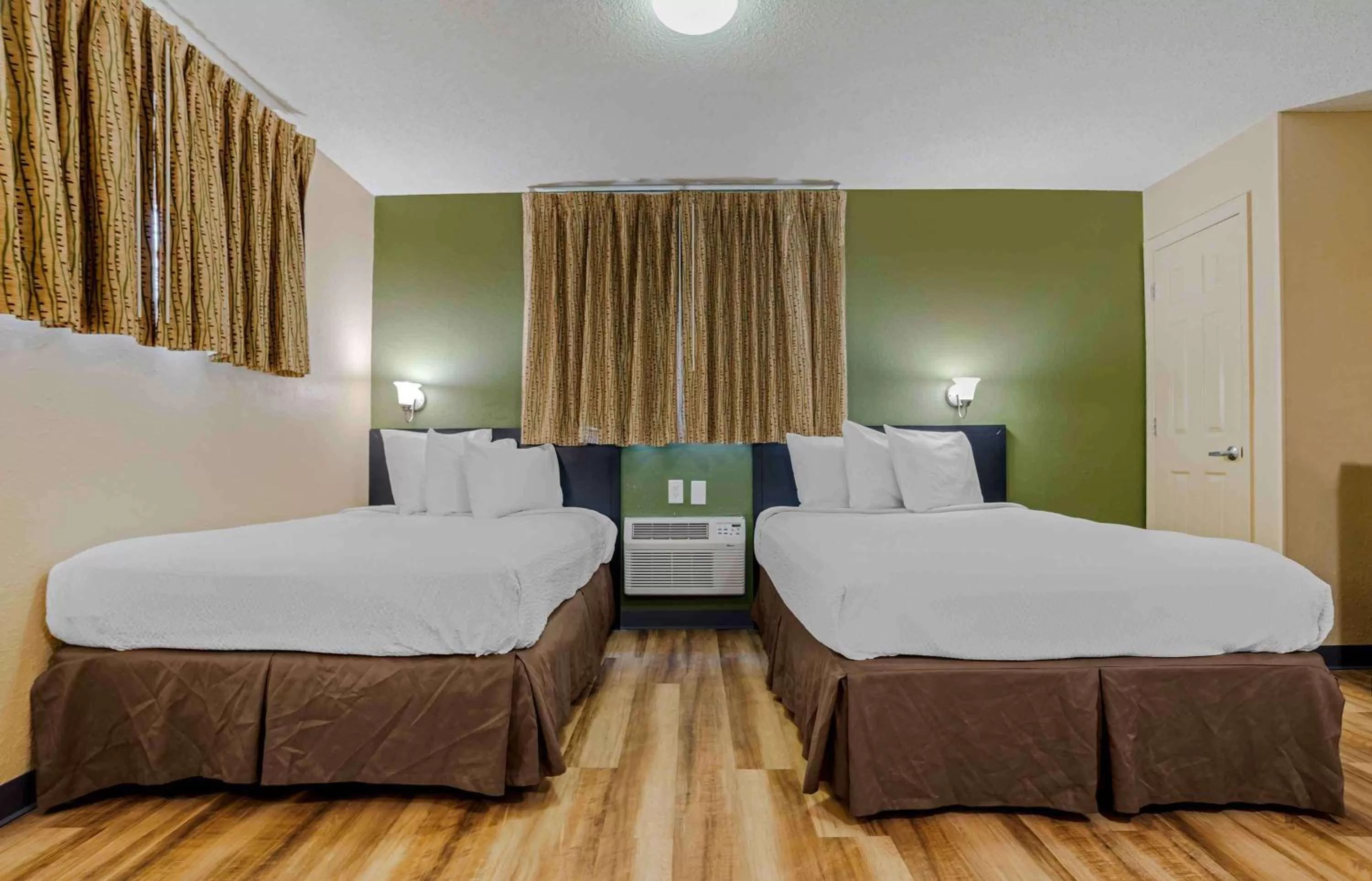 Bedroom, Bed in Extended Stay America Select Suites - Destin - US 98 - Emerald Coast Pkwy