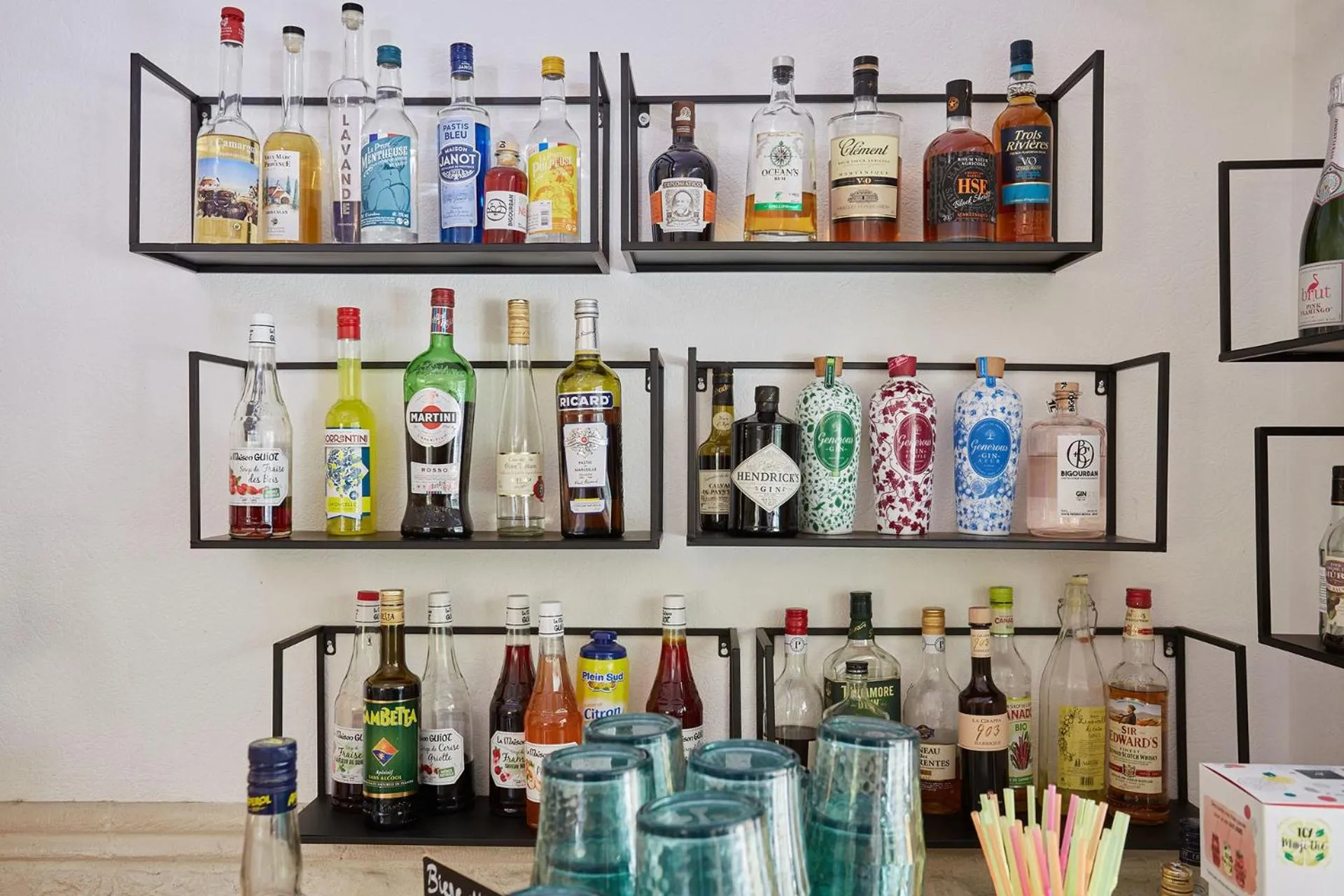 Lounge or bar in Logis Hôtel Le Rodin