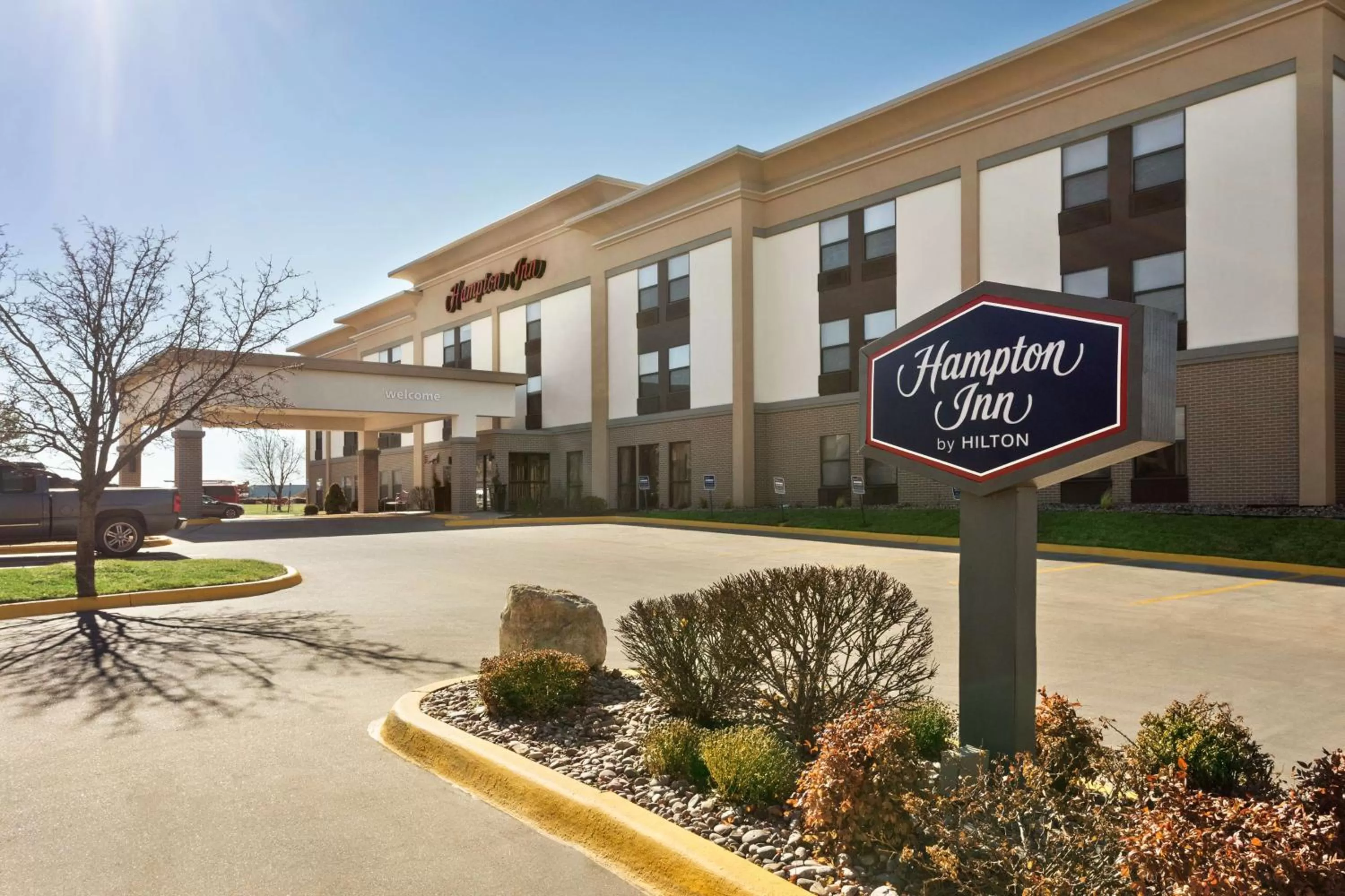 Property building in Hampton Inn Wichita-East