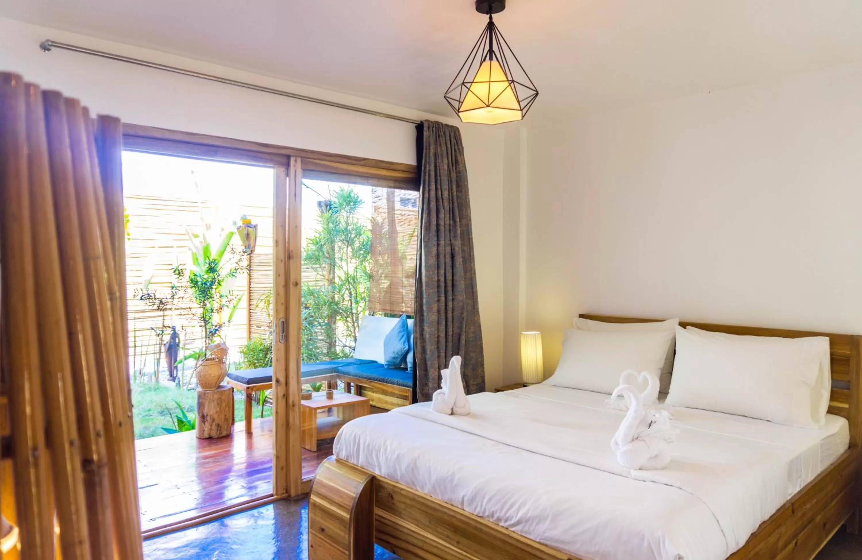 Photo of the whole room, Bed in Focus Rooms