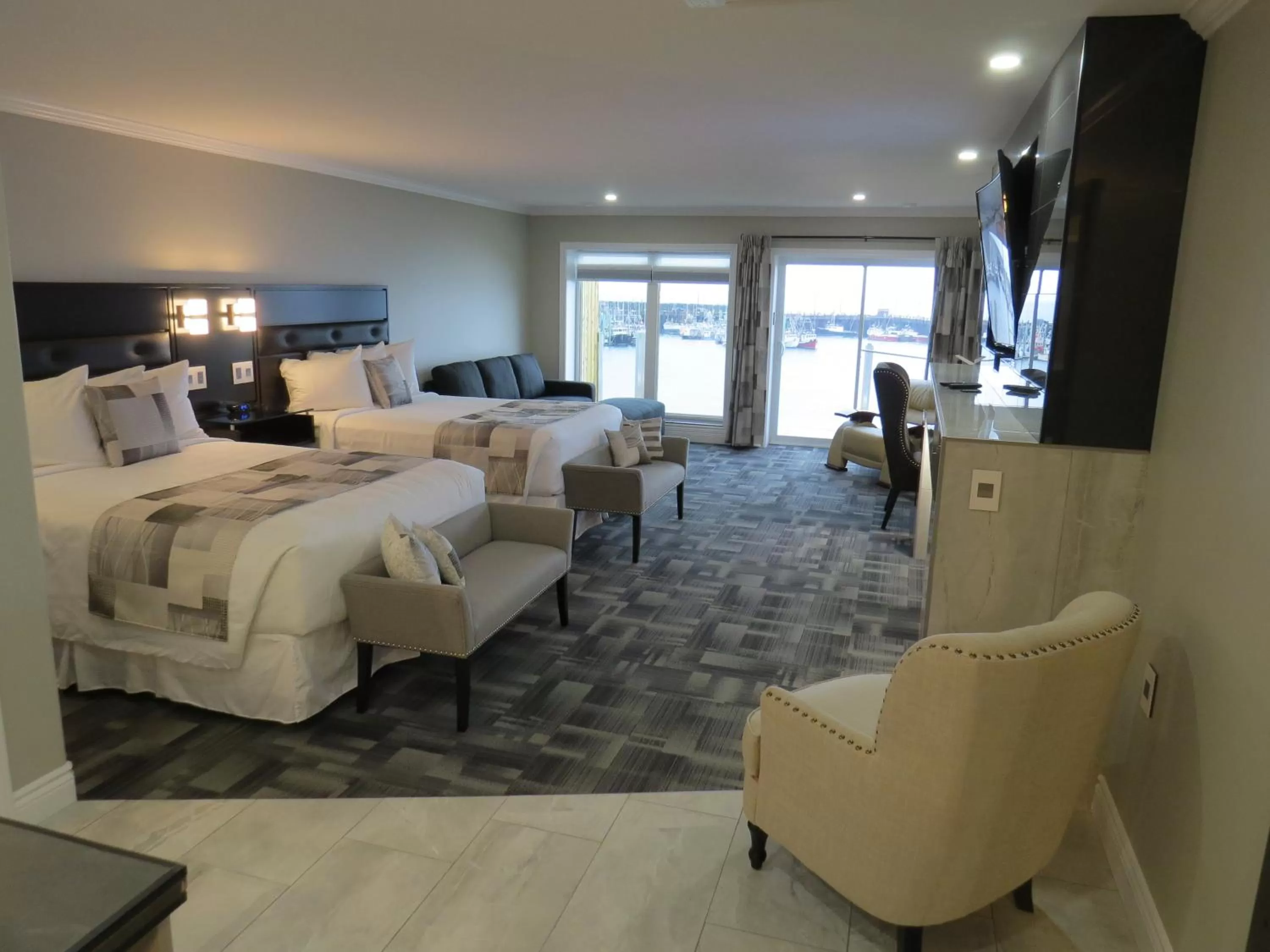 Bed in Dockside Suites