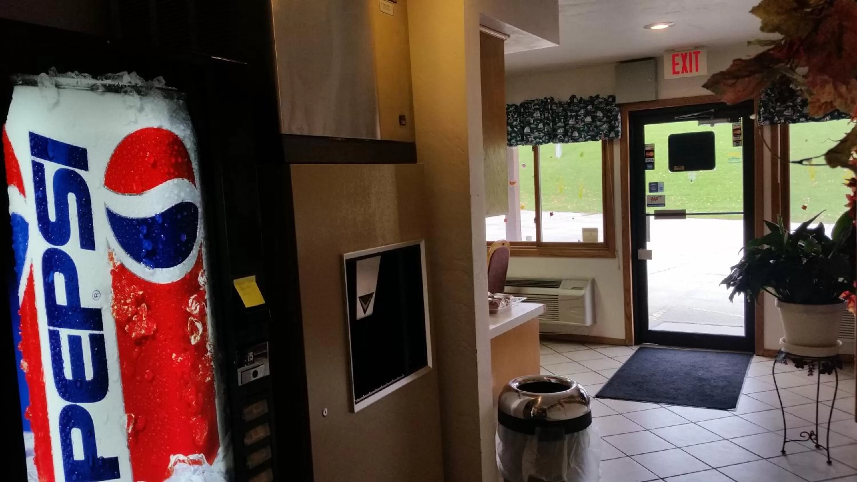 Facade/entrance in Algoma Beach Motel