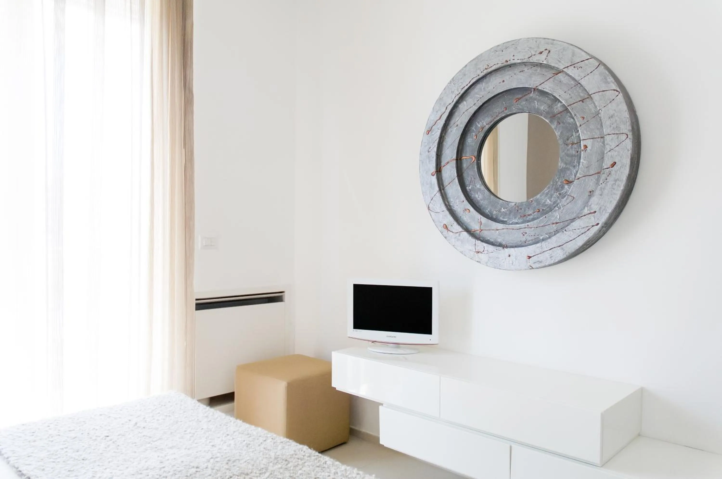 Bed in Soglow Business Class Hotel