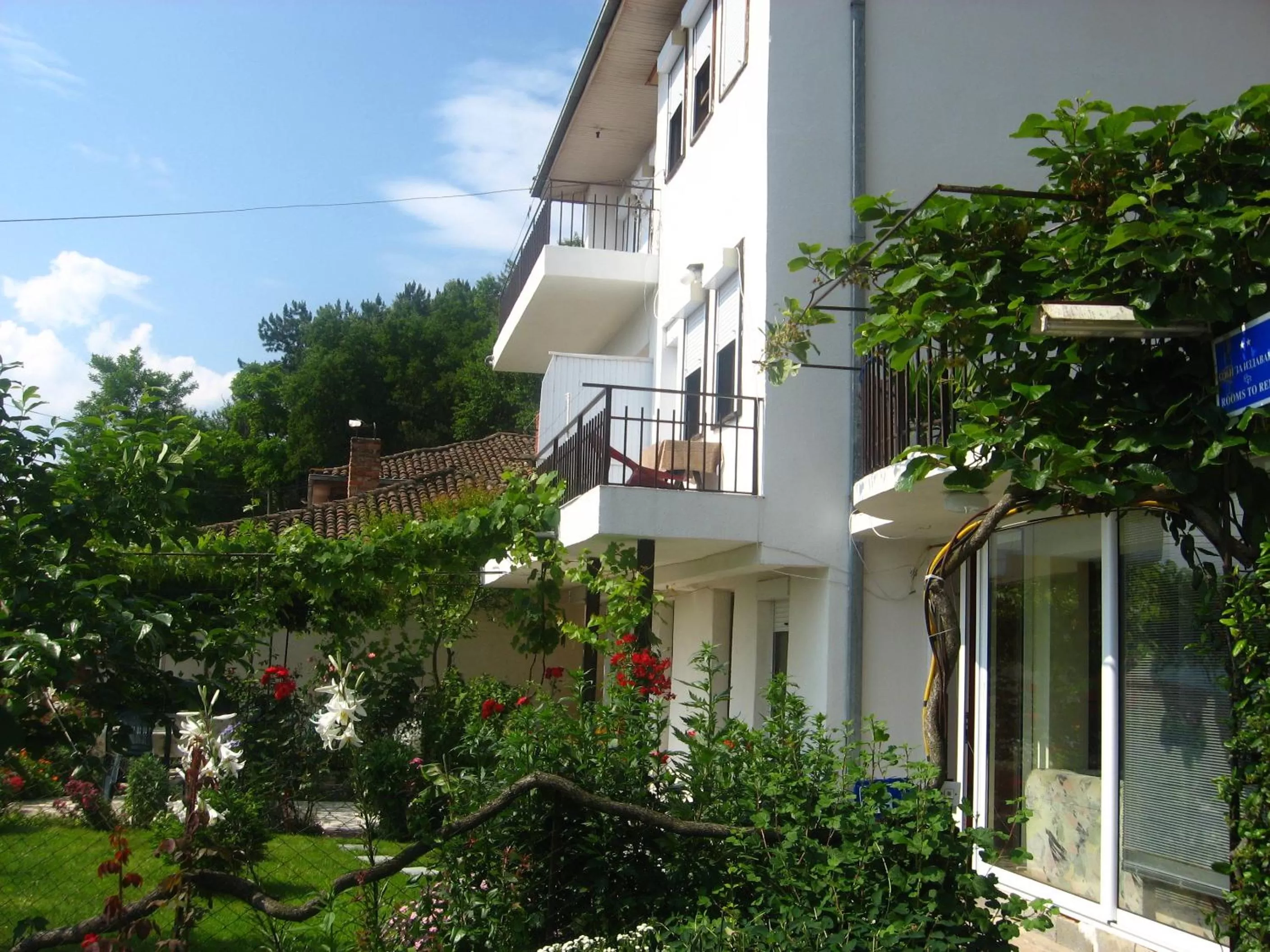 Facade/entrance, Property Building in Apartments Villa Saray