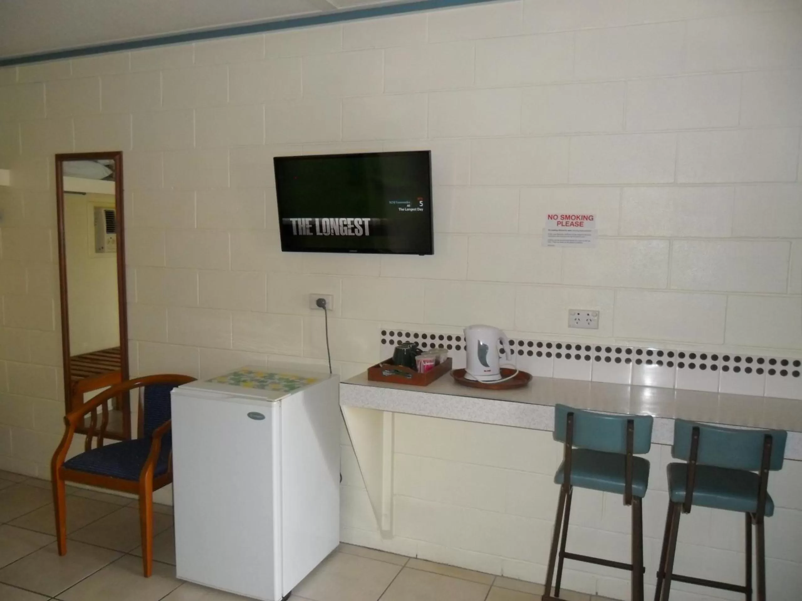 Kitchen/Kitchenette in Nanango Antler Motel