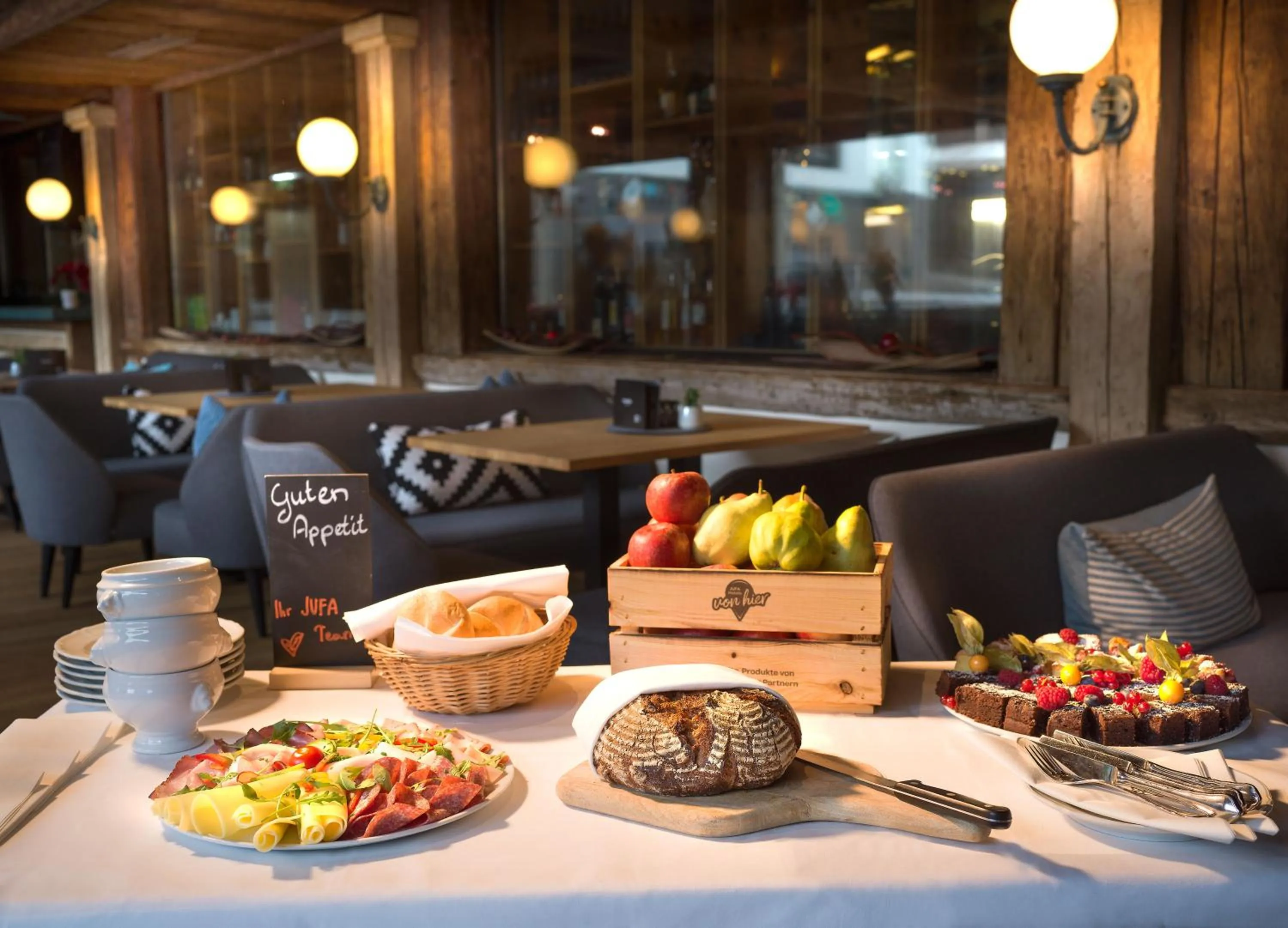 Restaurant/places to eat in JUFA Alpenhotel Saalbach