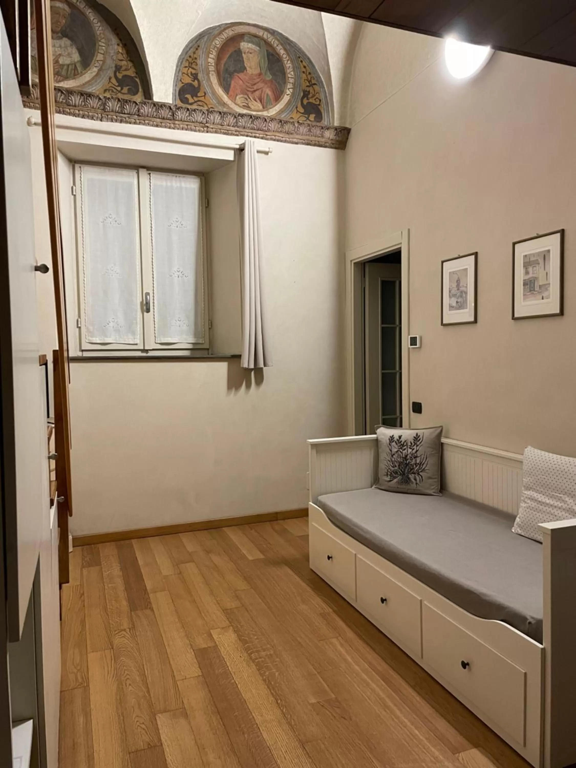 Living room, Bed in Bramantesco