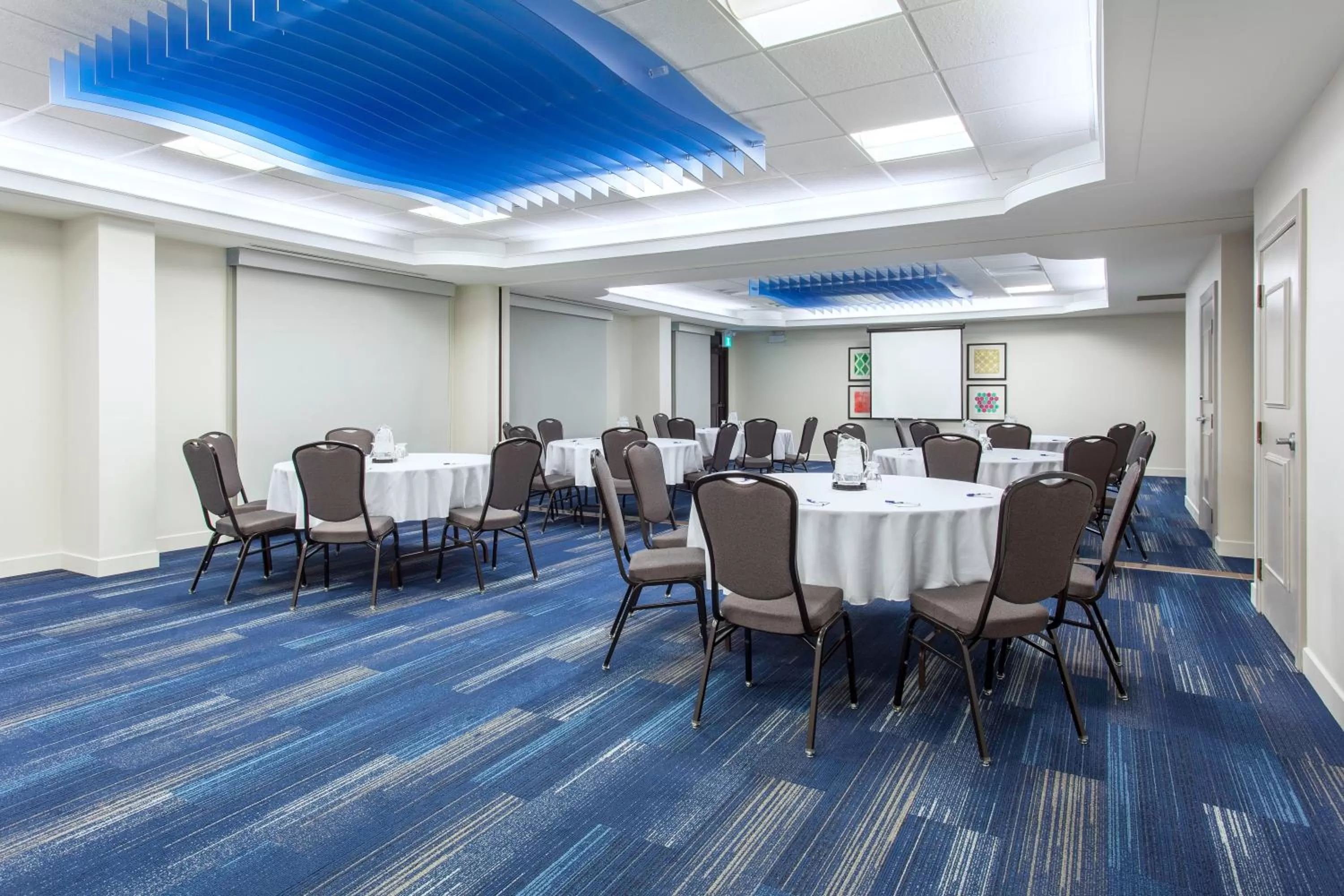 Meeting/conference room in Holiday Inn Express & Suites Mississauga-Toronto Southwest by IHG