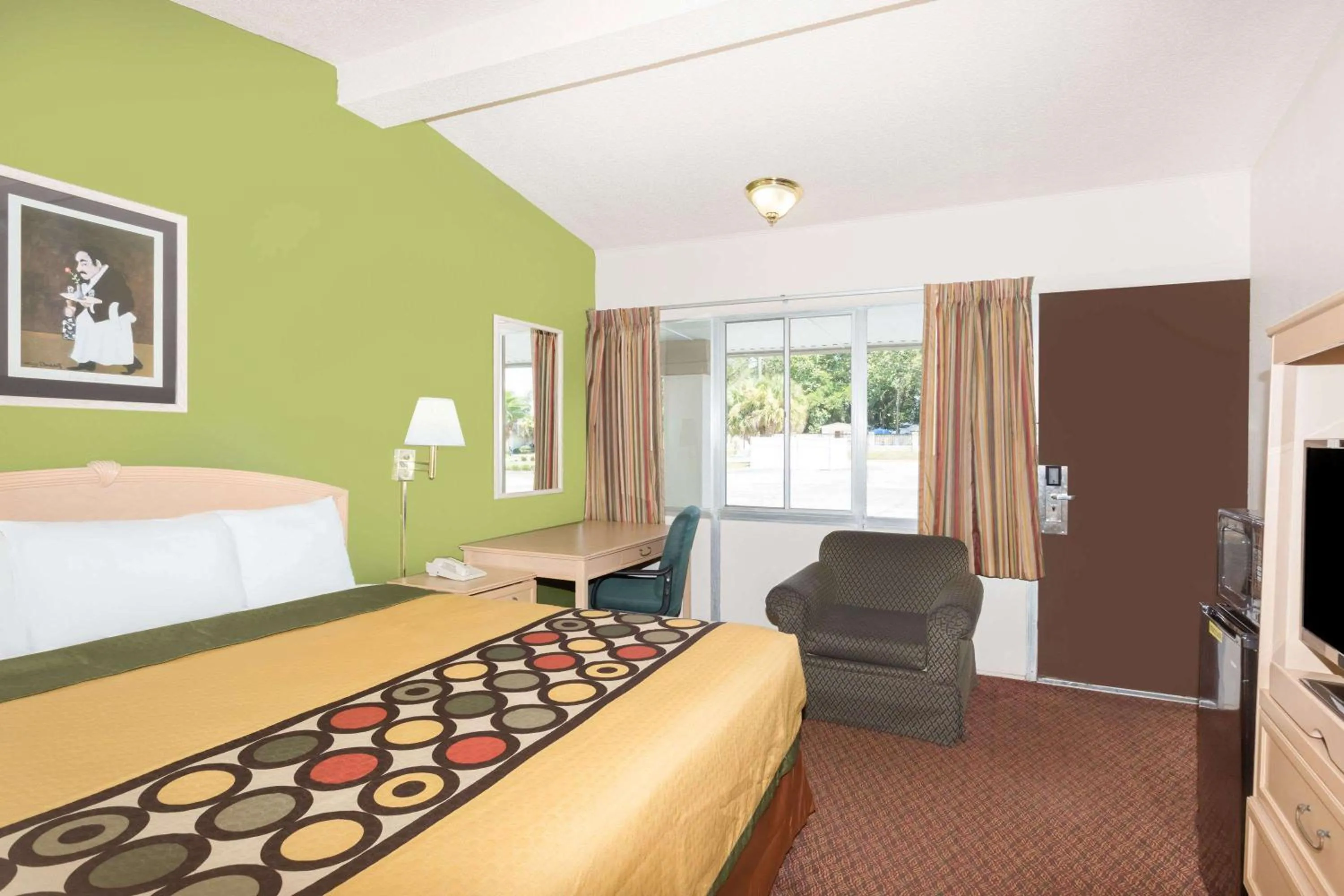 Photo of the whole room, Bed in Knights Inn Statesboro