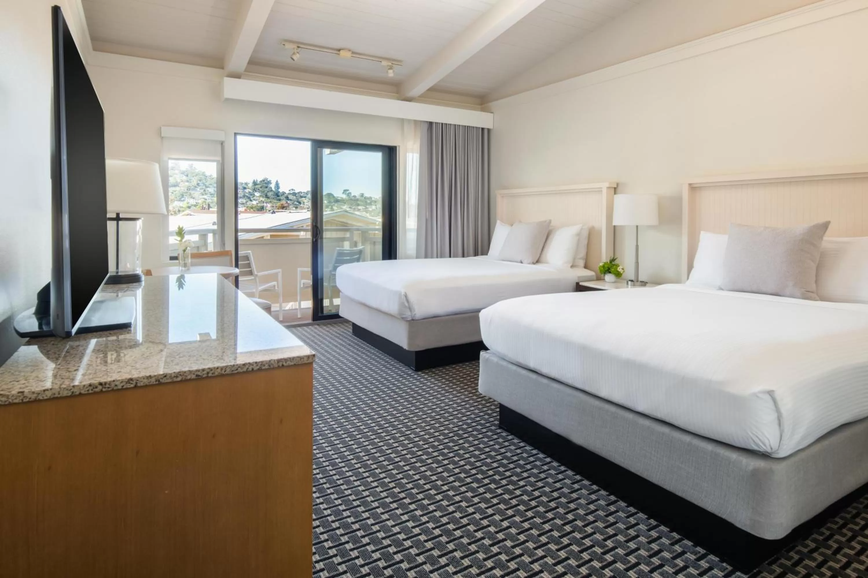 Photo of the whole room, Bed in The Lodge at Tiburon