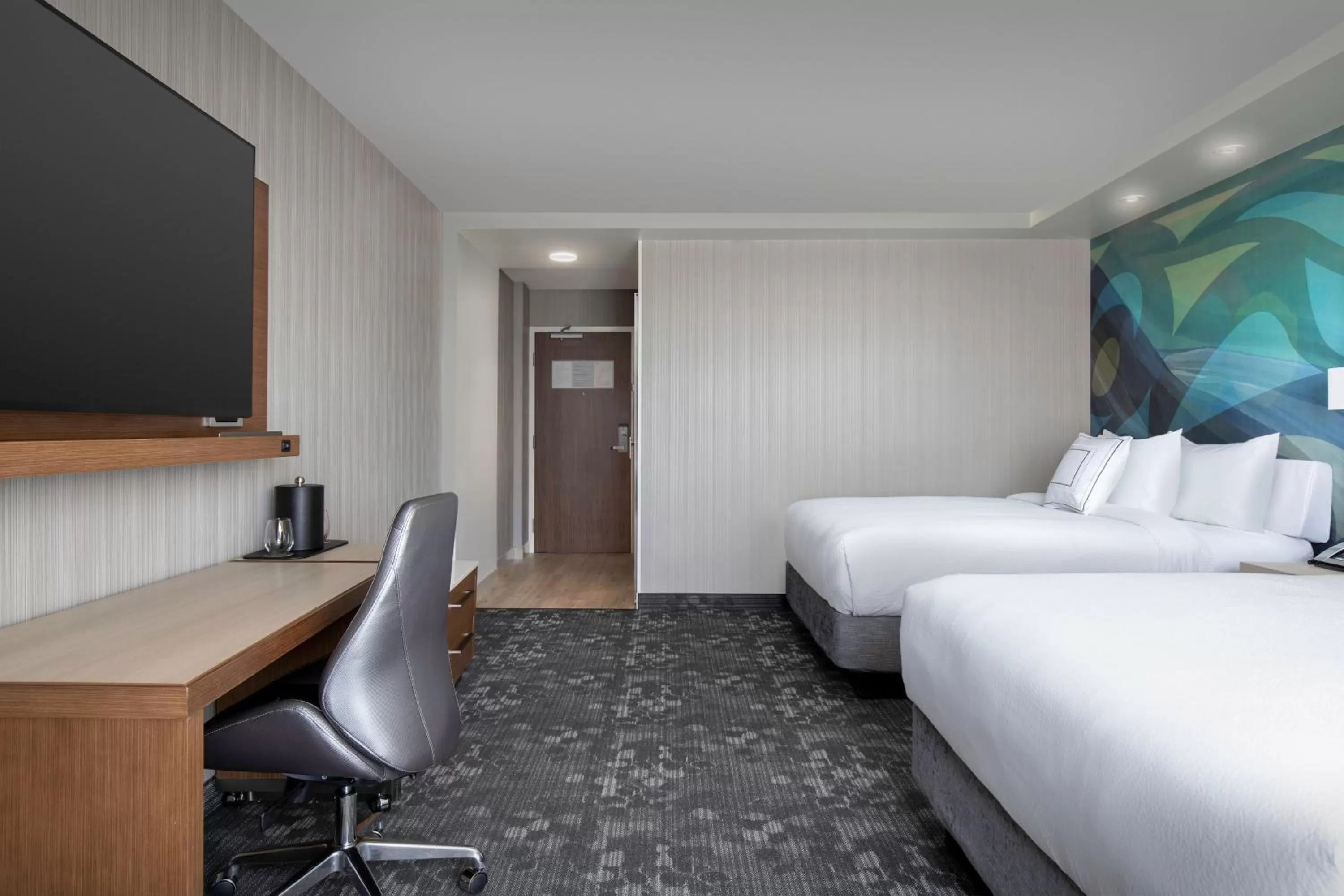 Photo of the whole room, Bed in Courtyard by Marriott Nanaimo