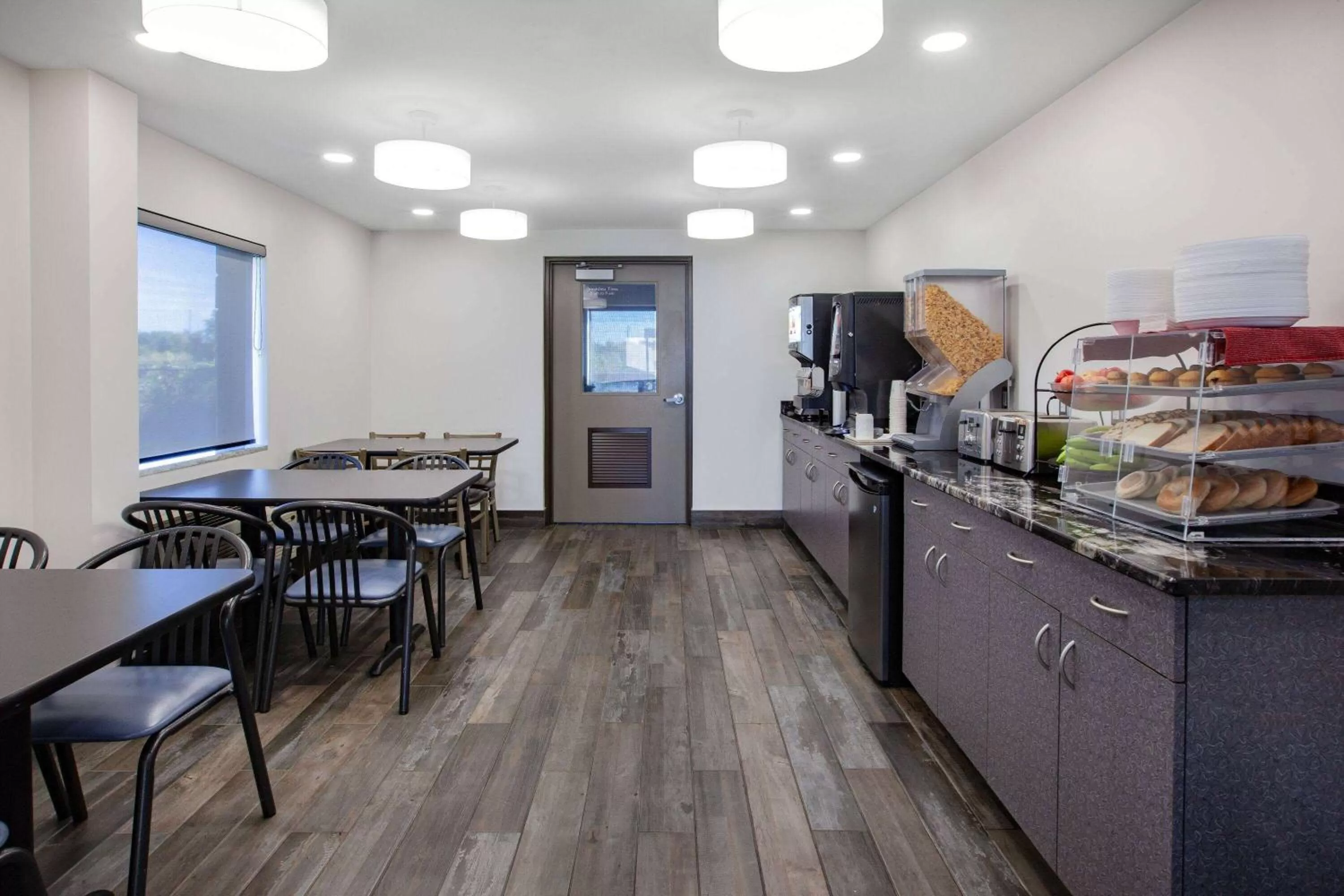 Breakfast in Super 8 by Wyndham Ambassador Bridge Windsor ON