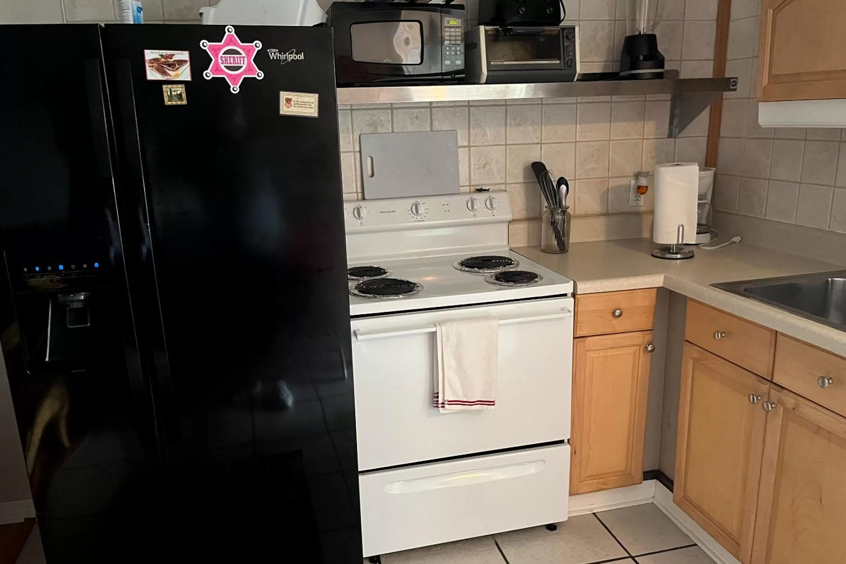 Coffee/tea facilities in Captain's Table Hotel by Everglades Adventures