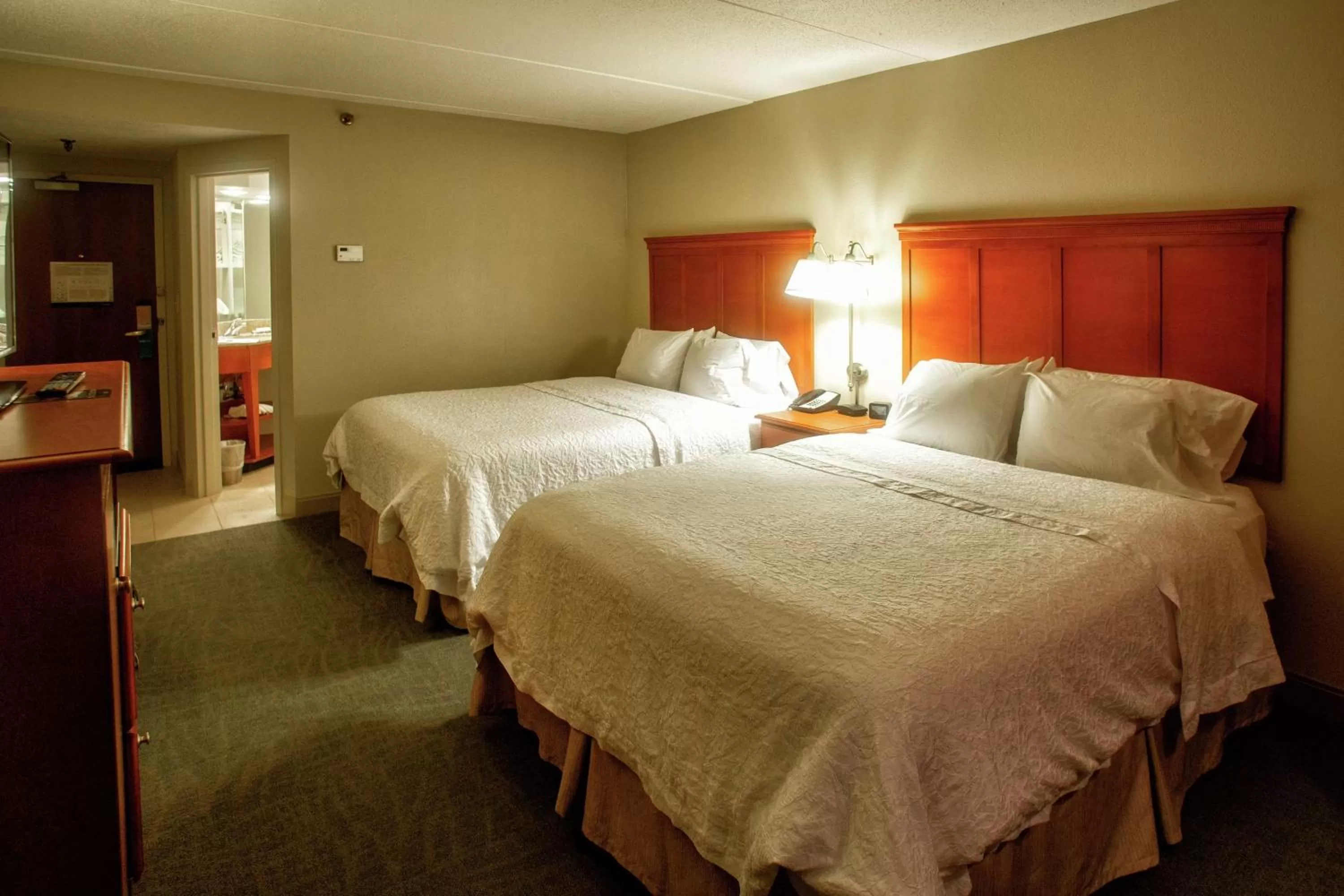 Bed in Hampton Inn Wheeling