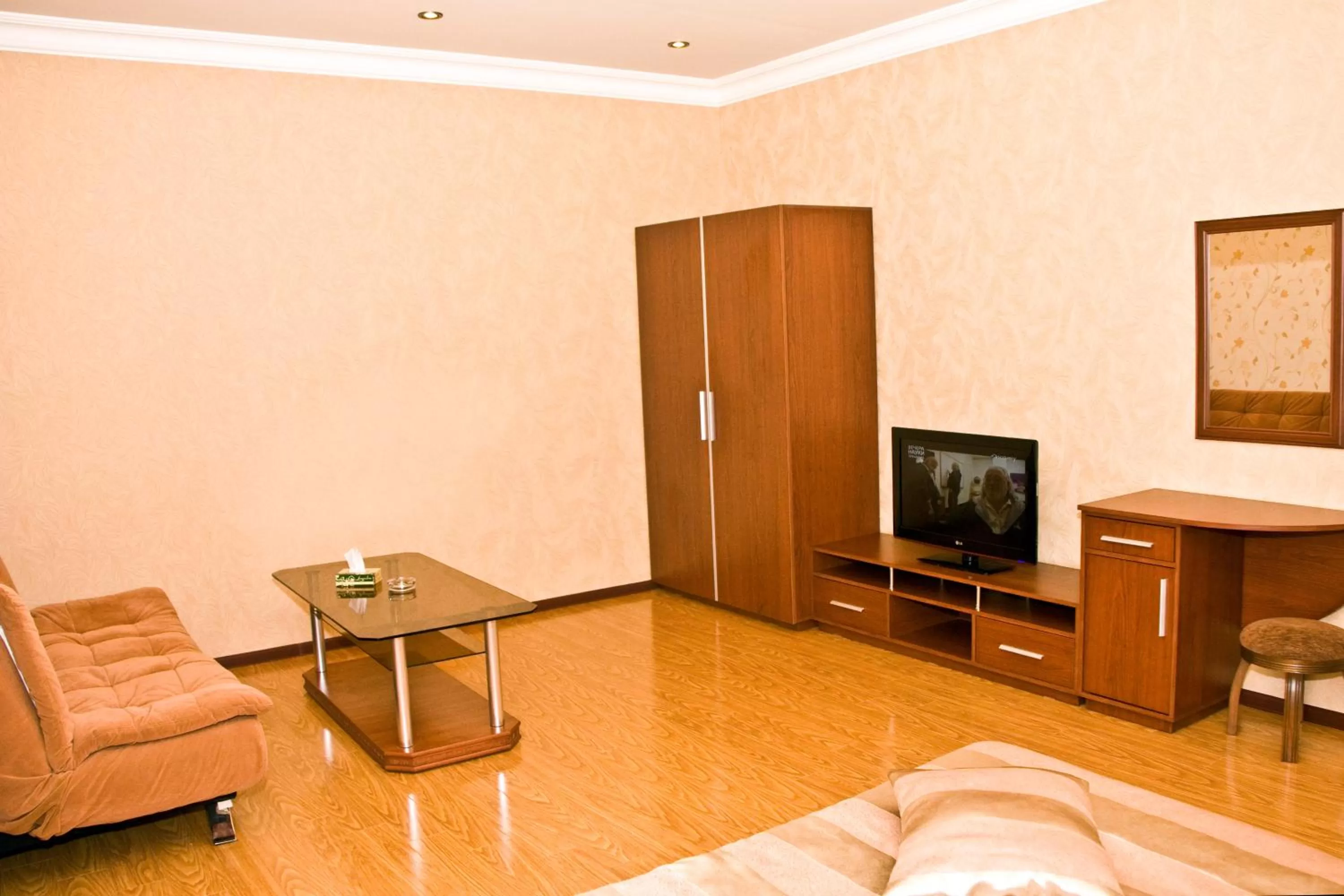 Seating area, TV/Entertainment Center in Laguna Hotel