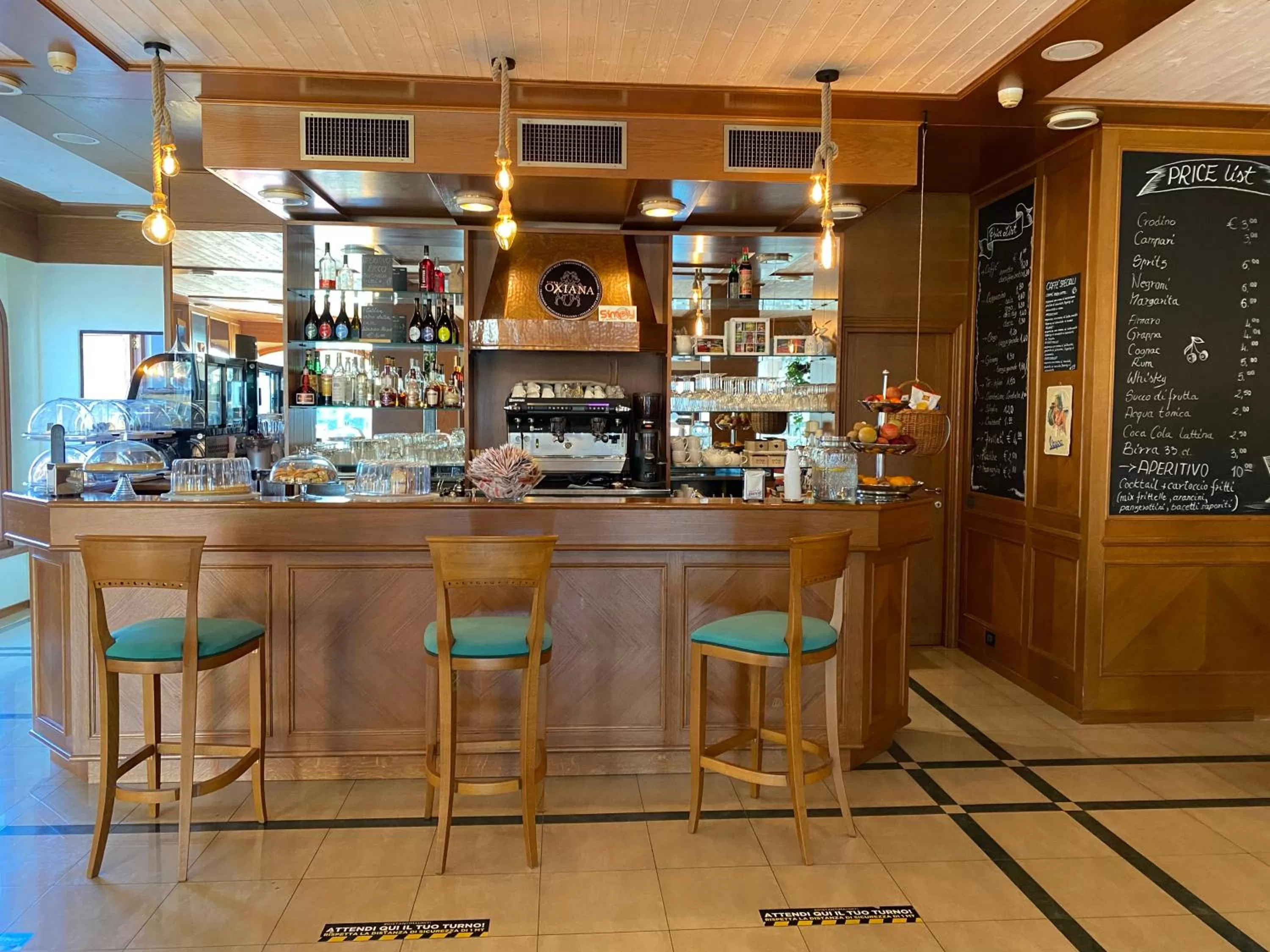 Lounge or bar in Park Hotel Imperatore Adriano