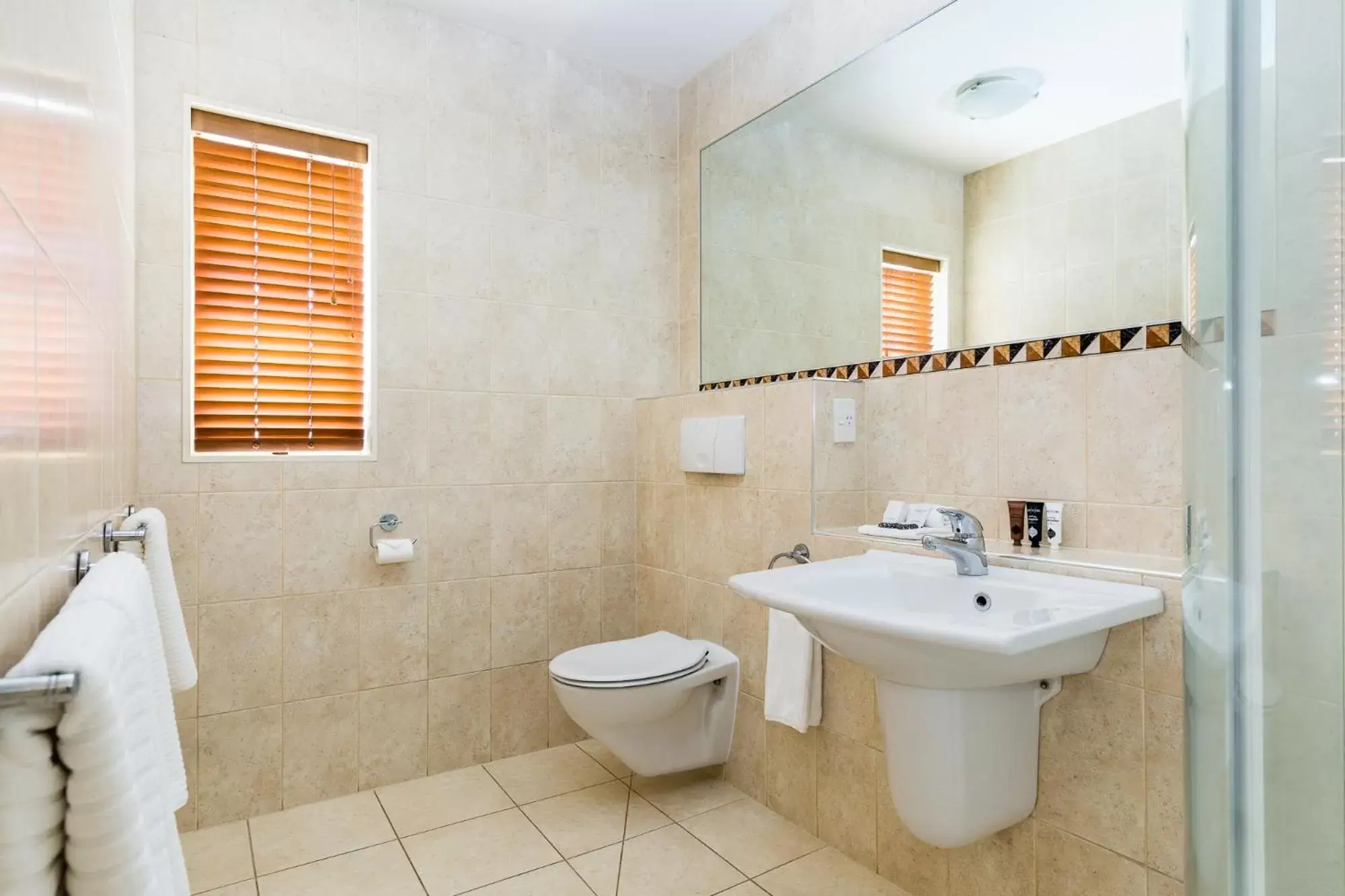 Luxury Studio - Ground Floor in Pebble Beach Motor Inn Luxury Studio - Ground Floor in Pebble Beach Motor Inn