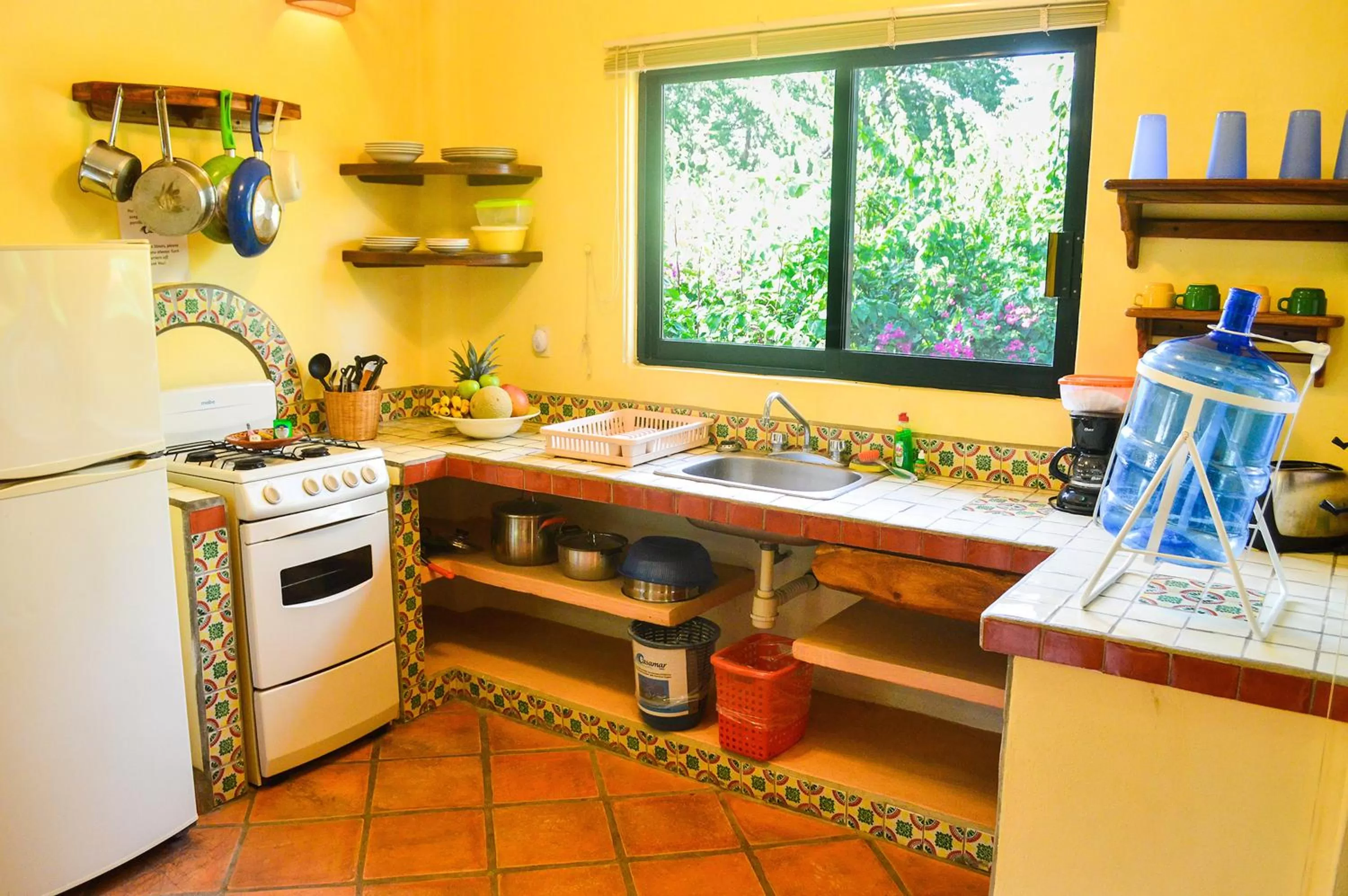 Kitchen or kitchenette in Hotel Casamar Suites