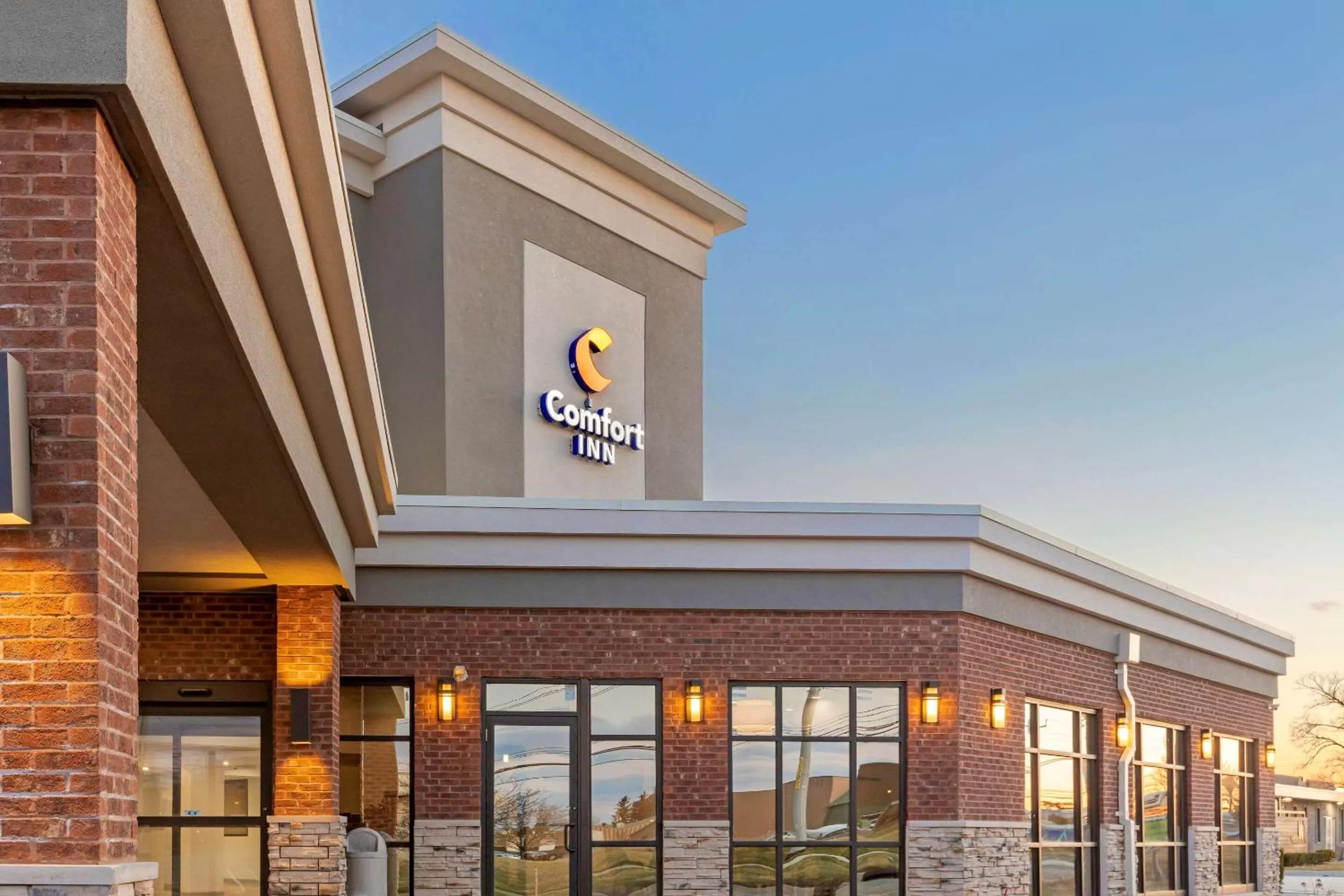 Property building in Comfort Inn Detroit - Troy