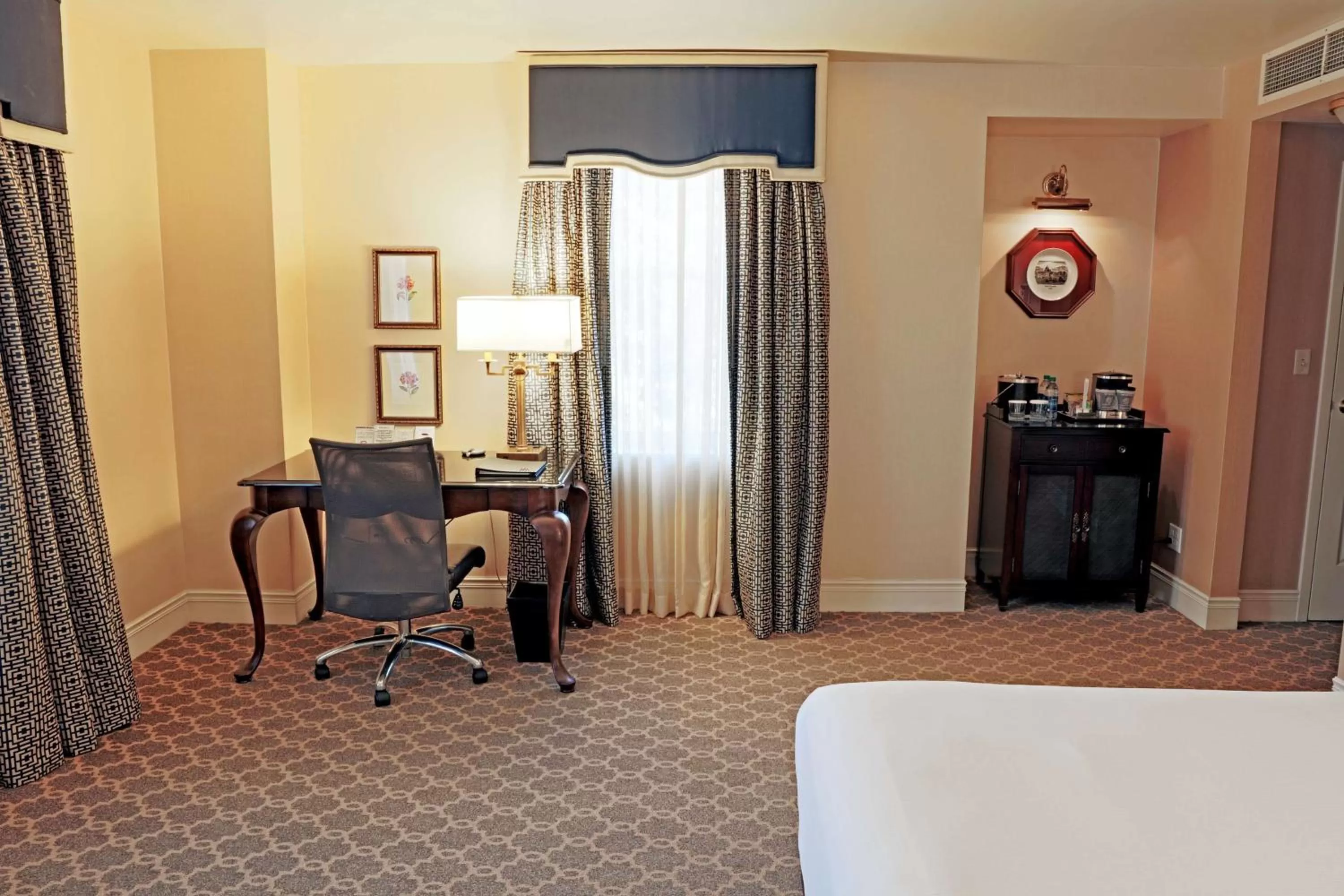 Executive Double Room with Two Double Beds in Hotel Roanoke & Conference Center, Curio Collection by Hilton