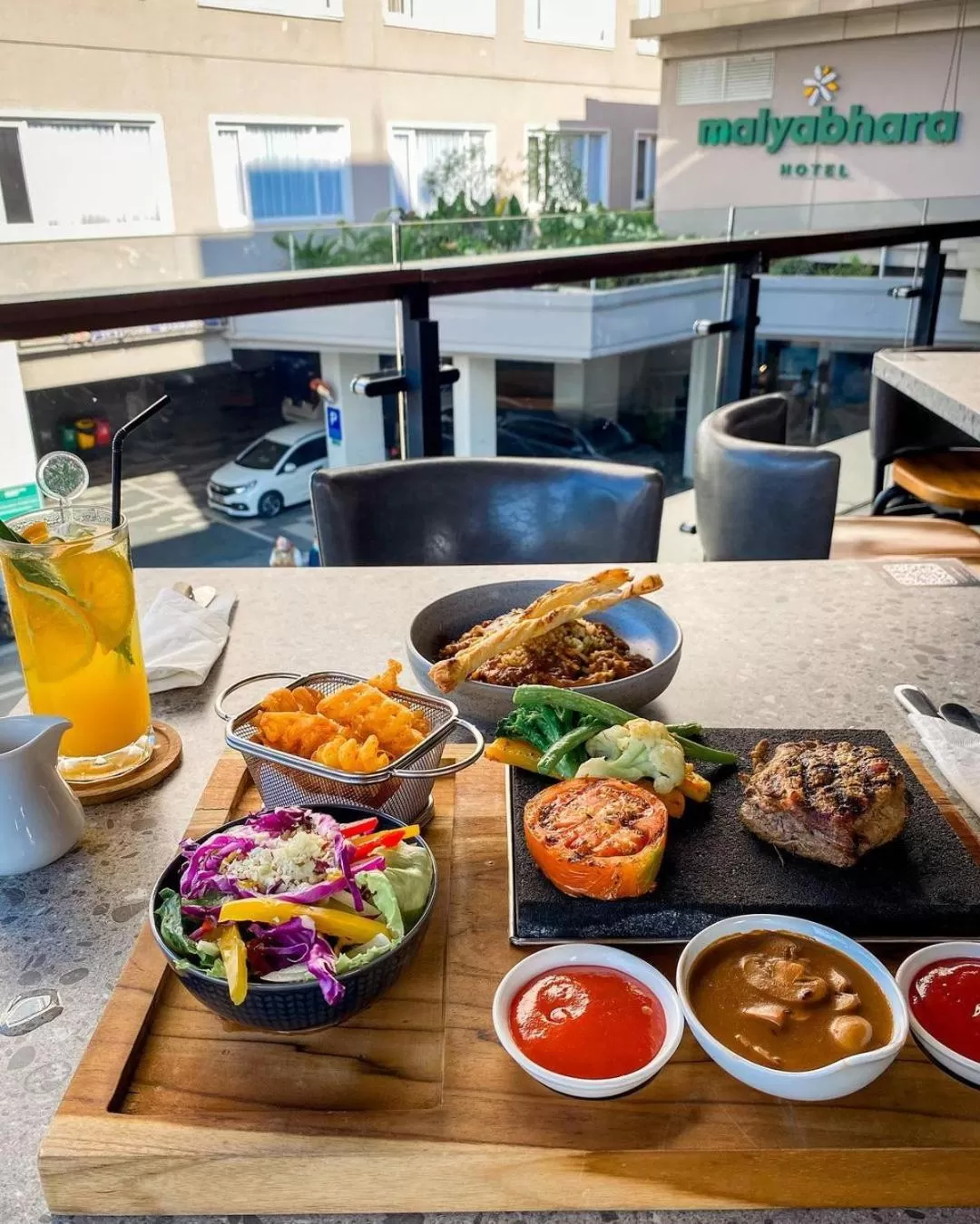 Food and drinks in Malyabhara Hotel