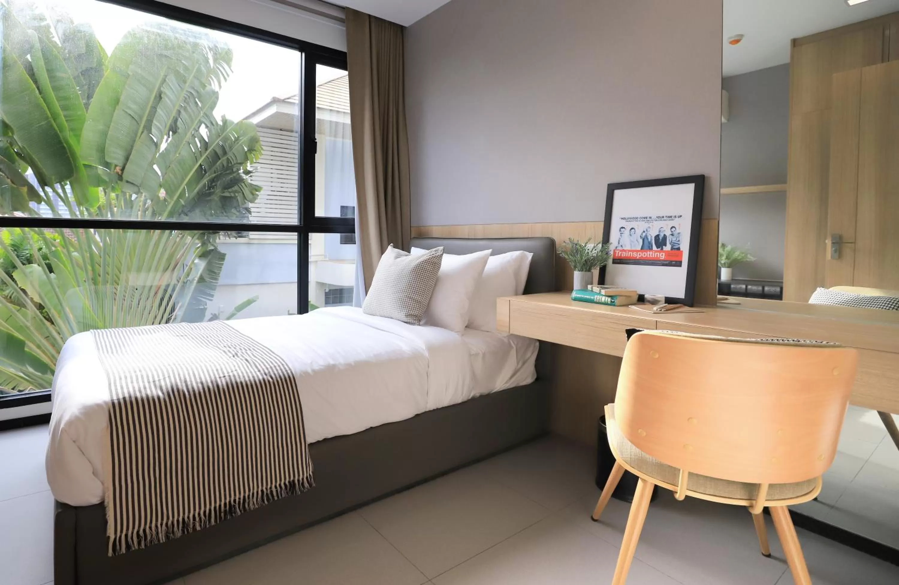 Photo of the whole room, Bed in Alix Bangkok Hotel