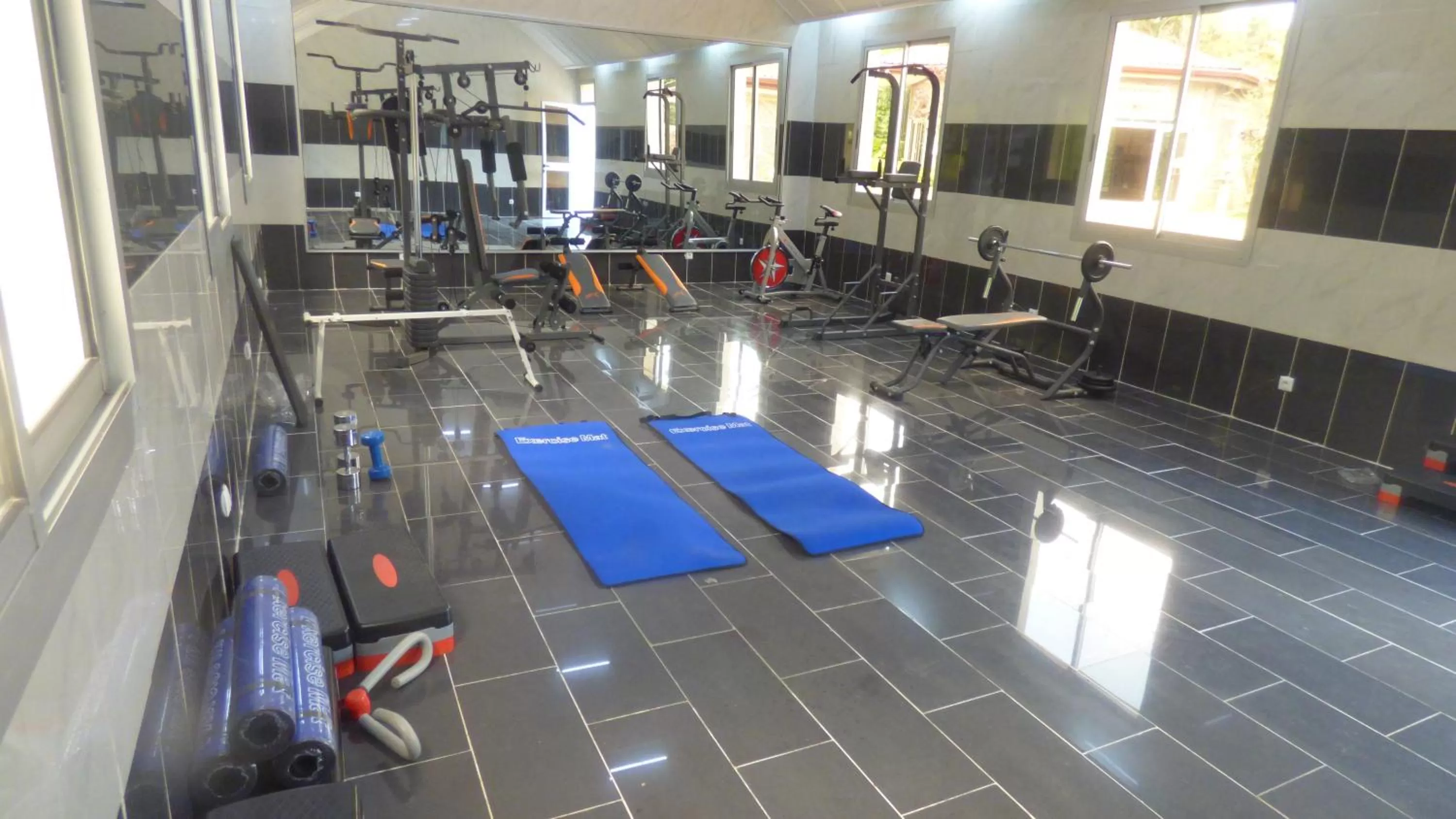 Fitness centre/facilities, Restaurant/Places to Eat in La Vallée de Bana