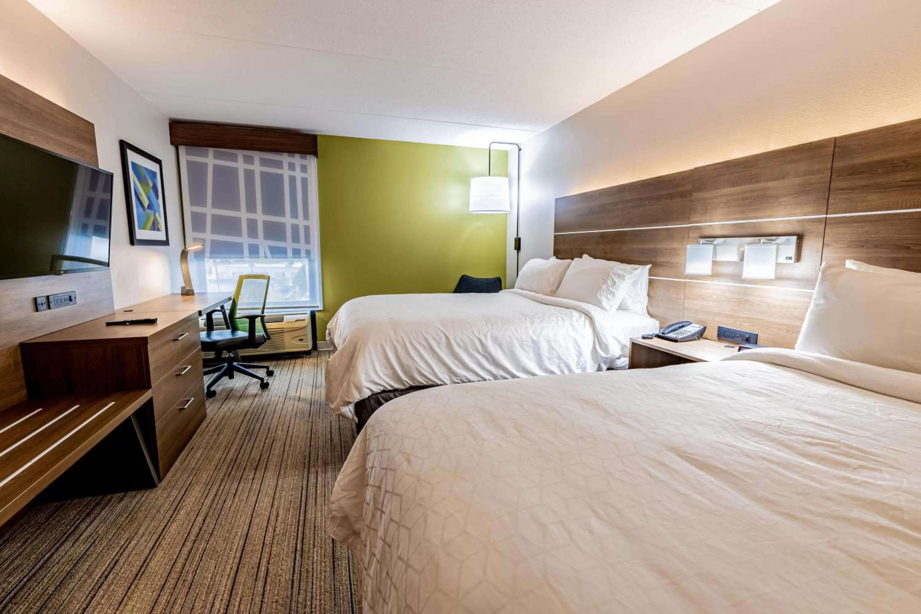 Photo of the whole room, Bed in Holiday Inn Express Indianapolis South by IHG