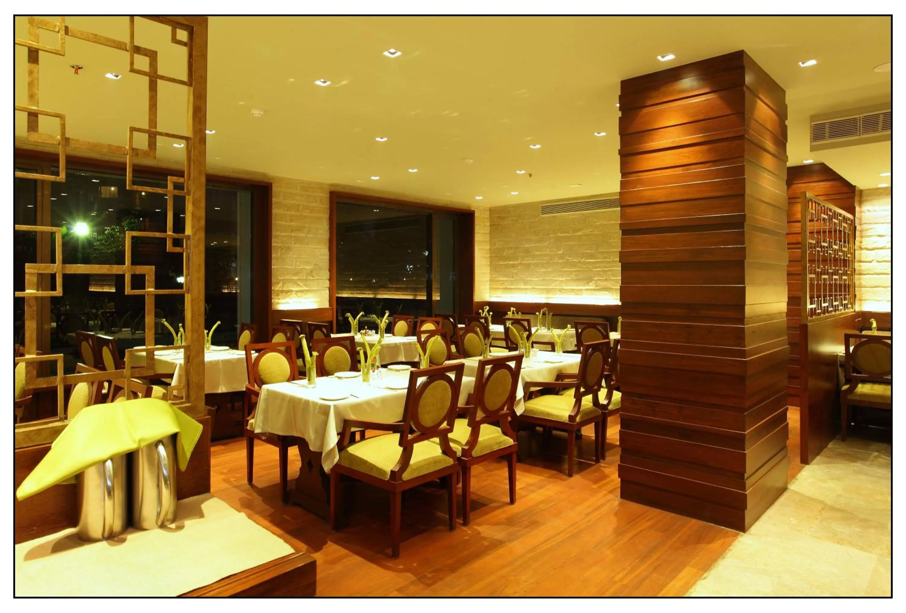 Restaurant/places to eat in Sun-n-Sand Shirdi