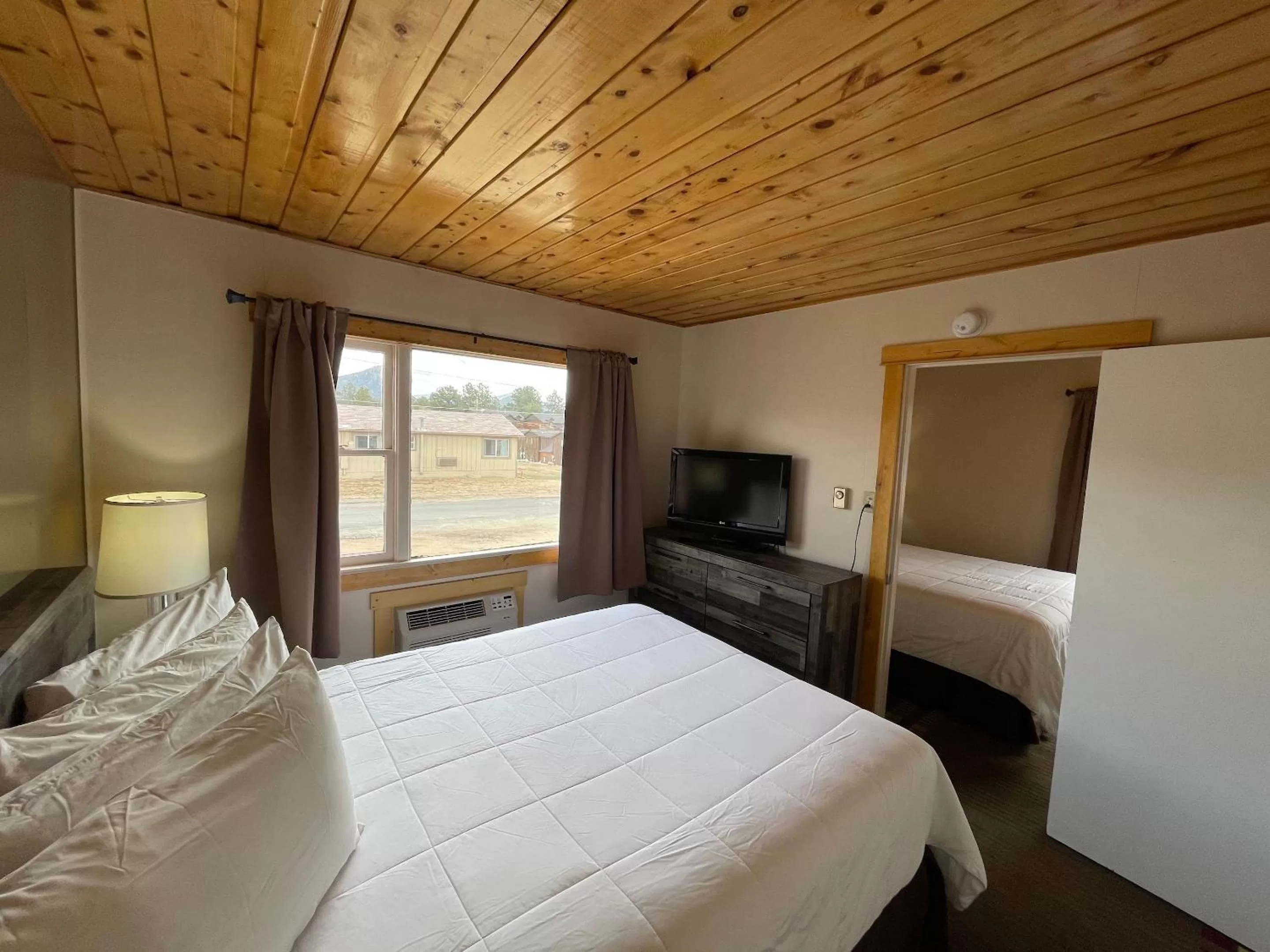 Bed in Estes Mountain Inn