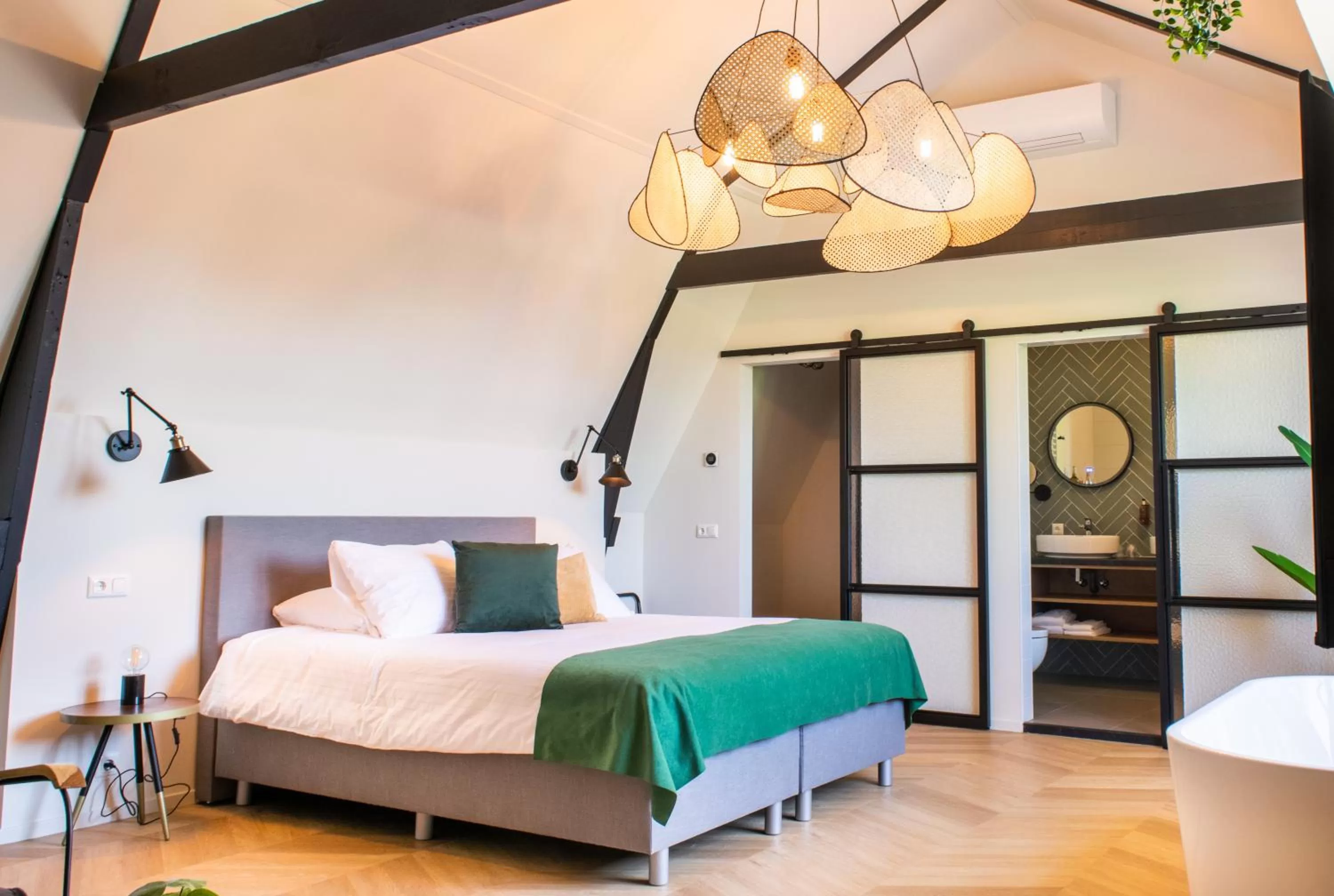 Bed in Hotel van der Meer